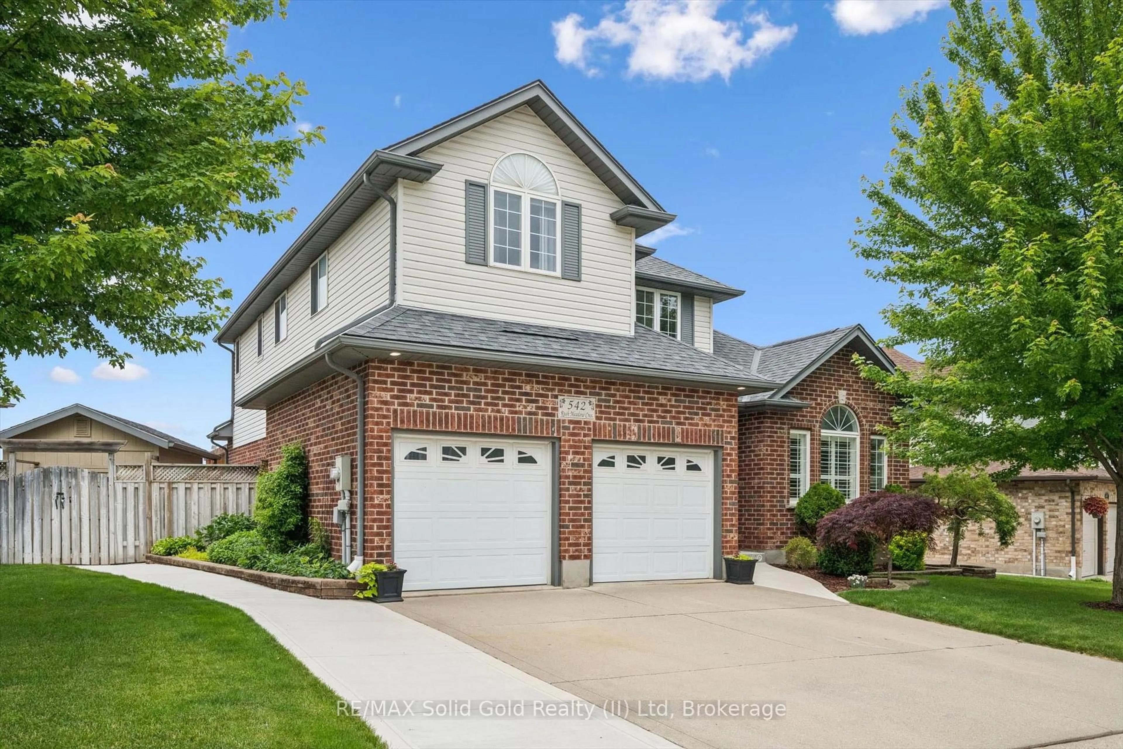 Home with brick exterior material, street for 542 Rush Meadow Cres, Kitchener Ontario N2R 1T1