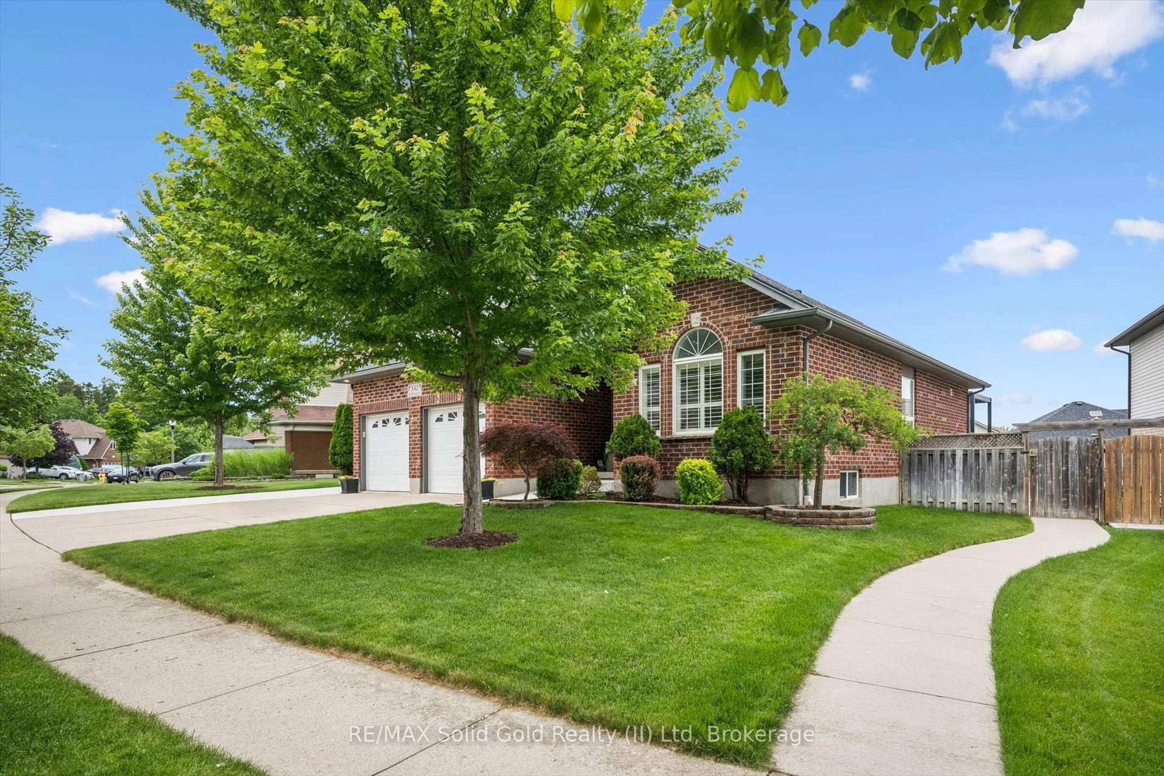 Home with brick exterior material, street for 542 Rush Meadow Cres, Kitchener Ontario N2R 1T1