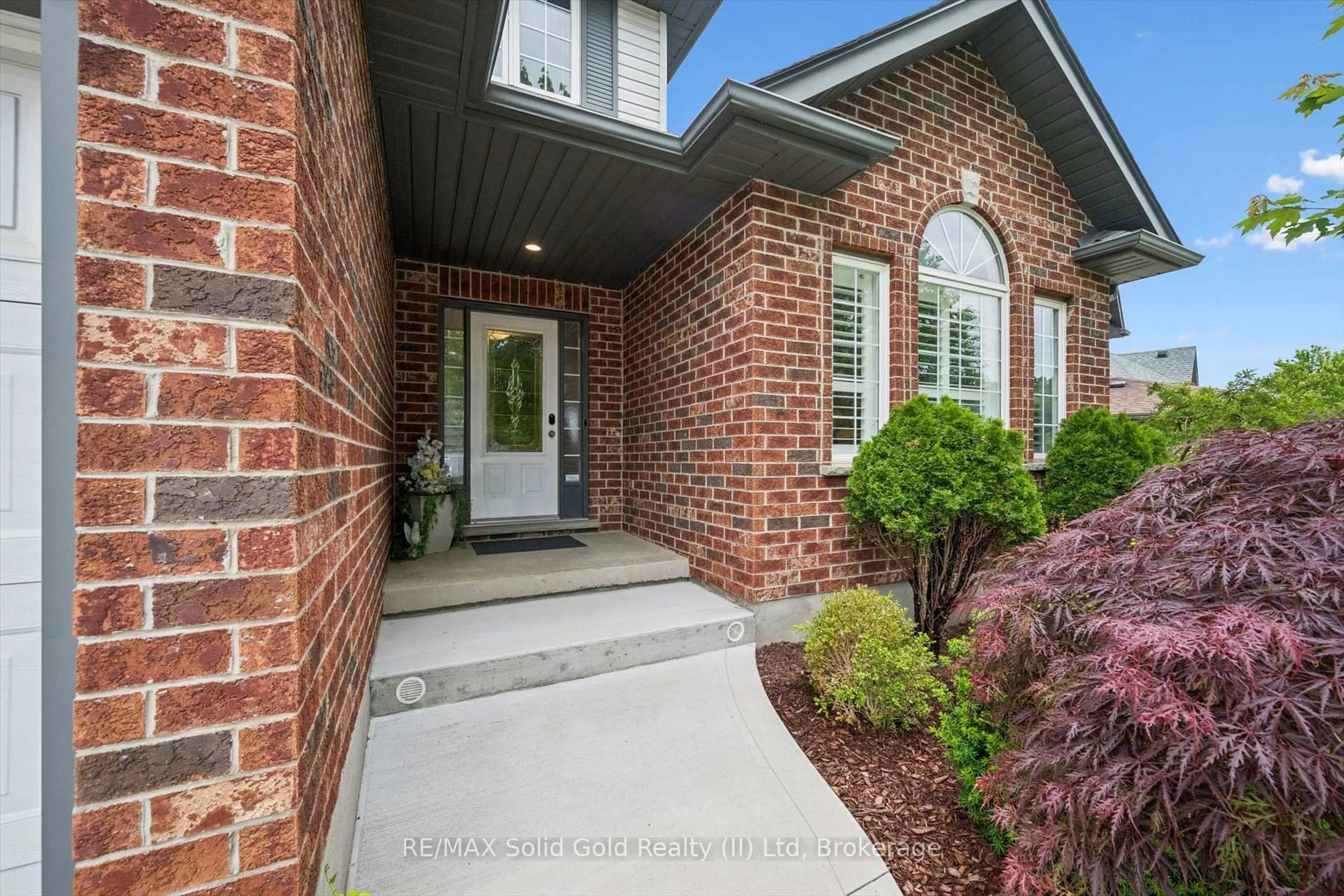 Home with brick exterior material, street for 542 Rush Meadow Cres, Kitchener Ontario N2R 1T1