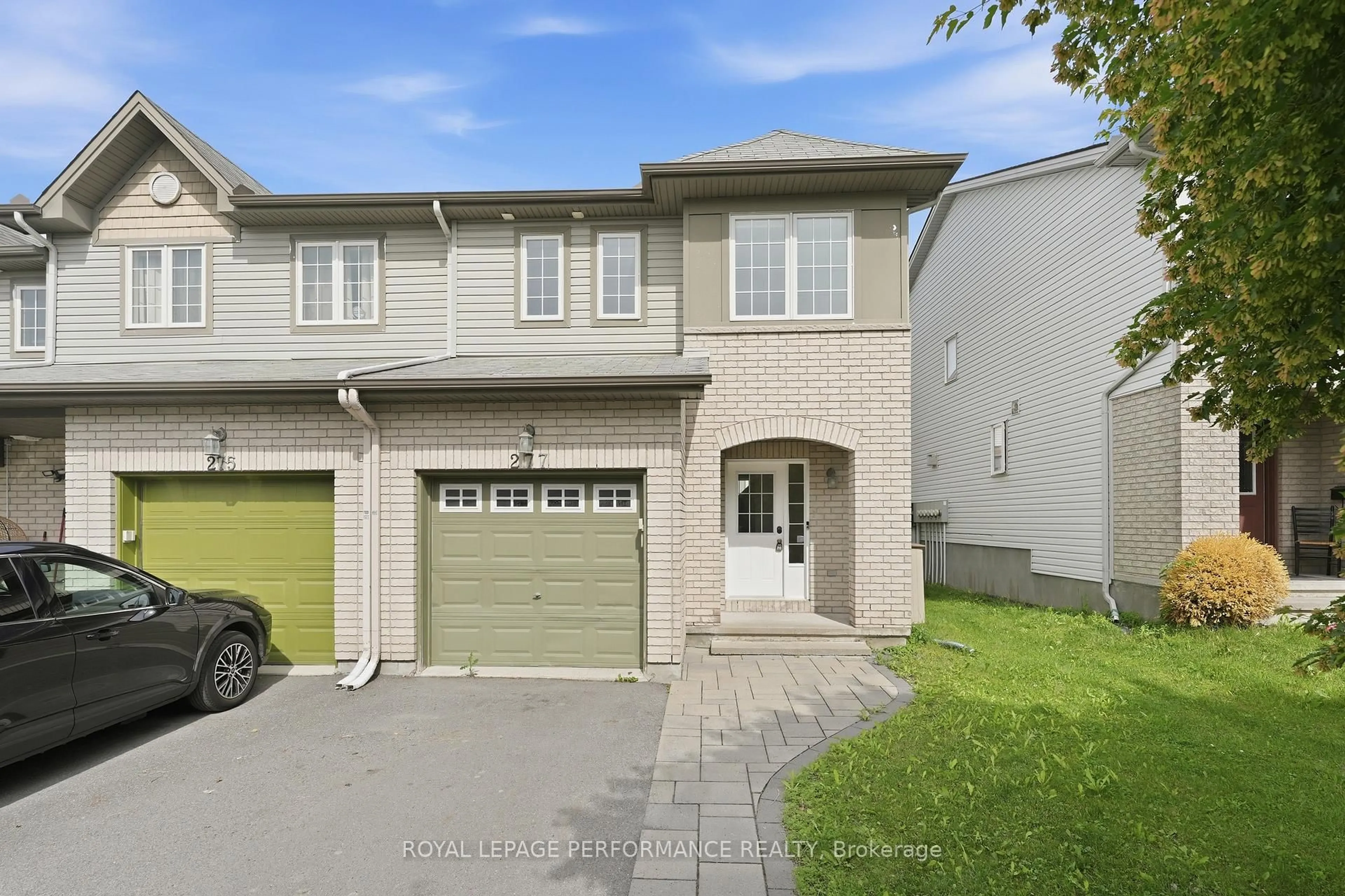A pic from outside/outdoor area/front of a property/back of a property/a pic from drone, street for 277 Rolling Meadow Cres, Ottawa Ontario K1W 0A8