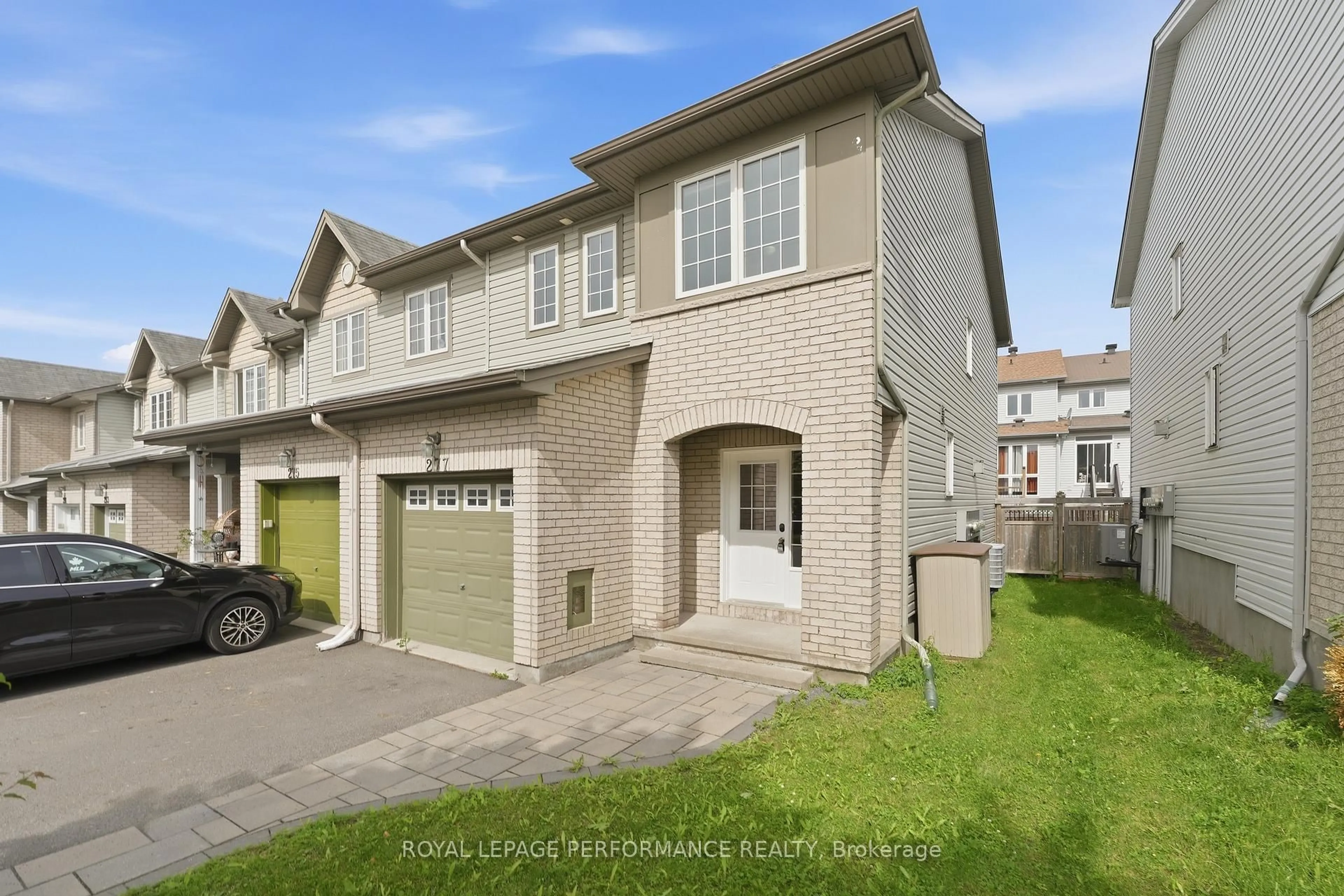 A pic from outside/outdoor area/front of a property/back of a property/a pic from drone, street for 277 Rolling Meadow Cres, Ottawa Ontario K1W 0A8