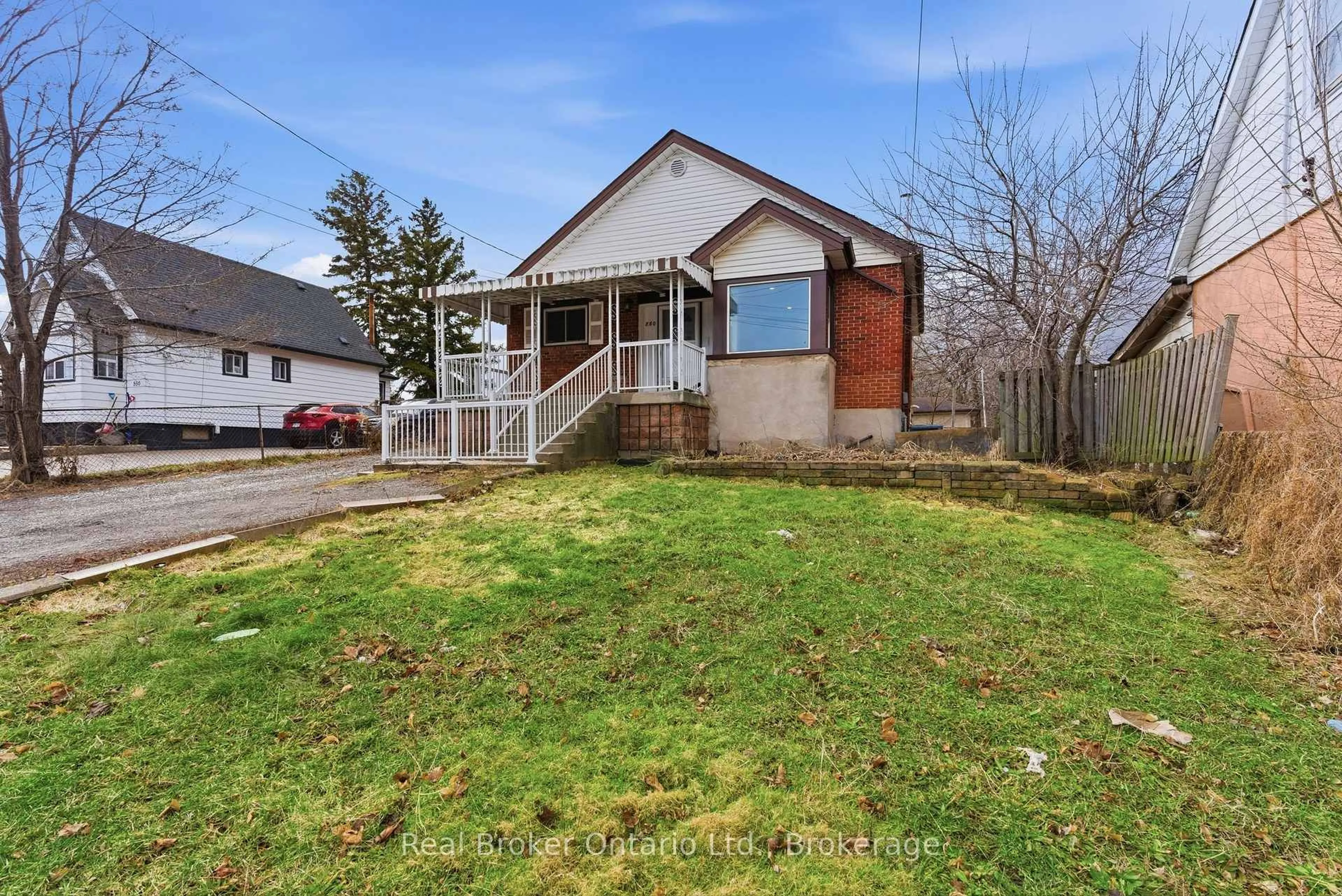 A pic from outside/outdoor area/front of a property/back of a property/a pic from drone, street for 880 LAWRENCE Rd, Hamilton Ontario L8K 2A3