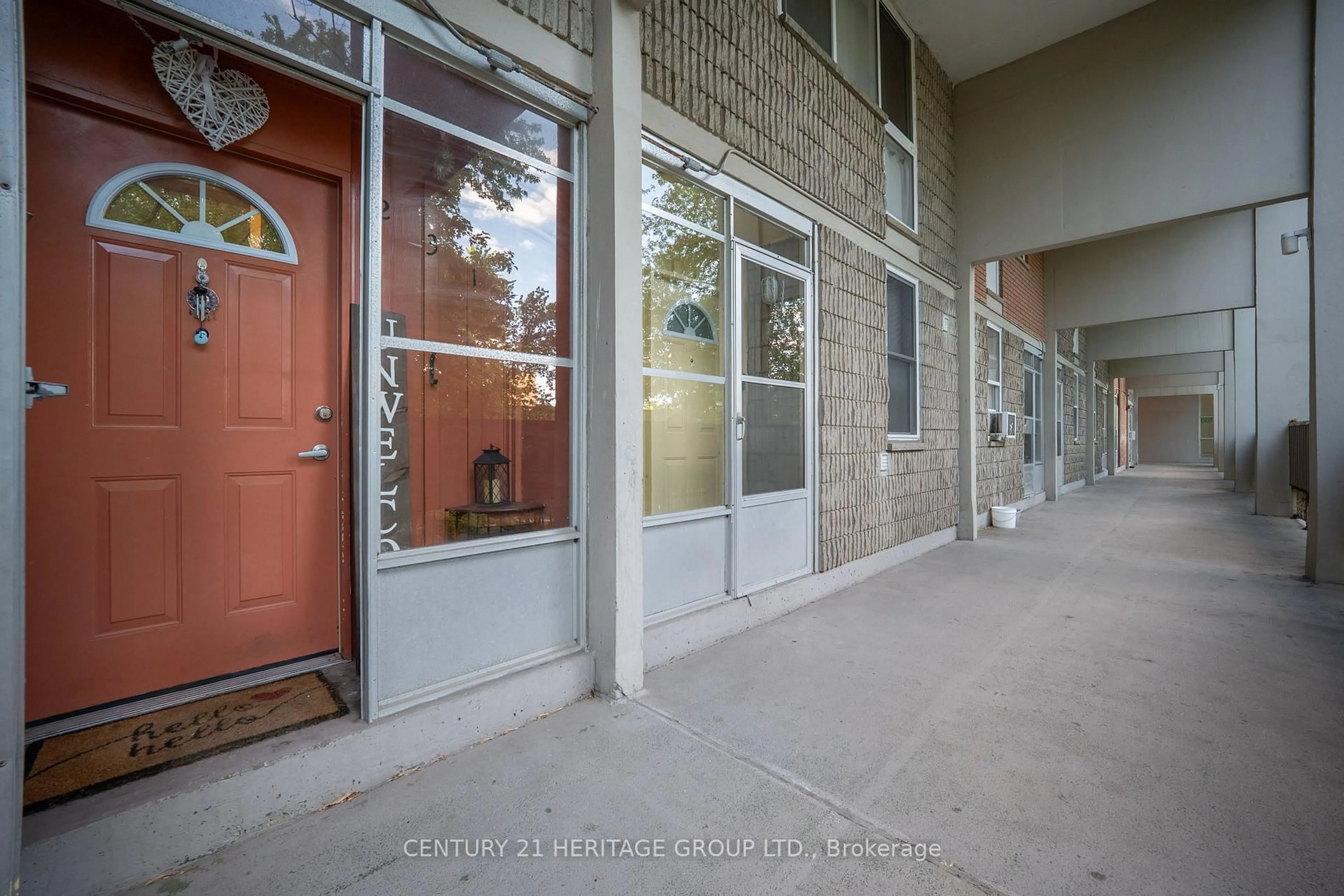 Indoor foyer for 350 Quigley Rd #231, Hamilton Ontario L8K 5N2