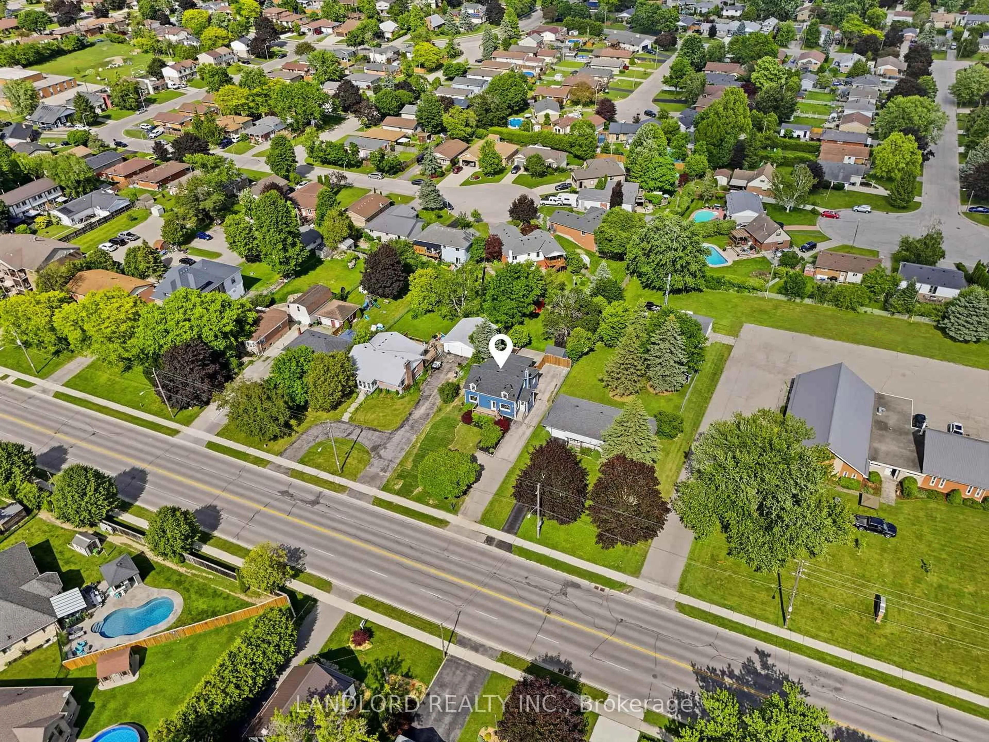 A pic from outside/outdoor area/front of a property/back of a property/a pic from drone, street for 99 Fairview Ave, St. Thomas Ontario N5R 4X7