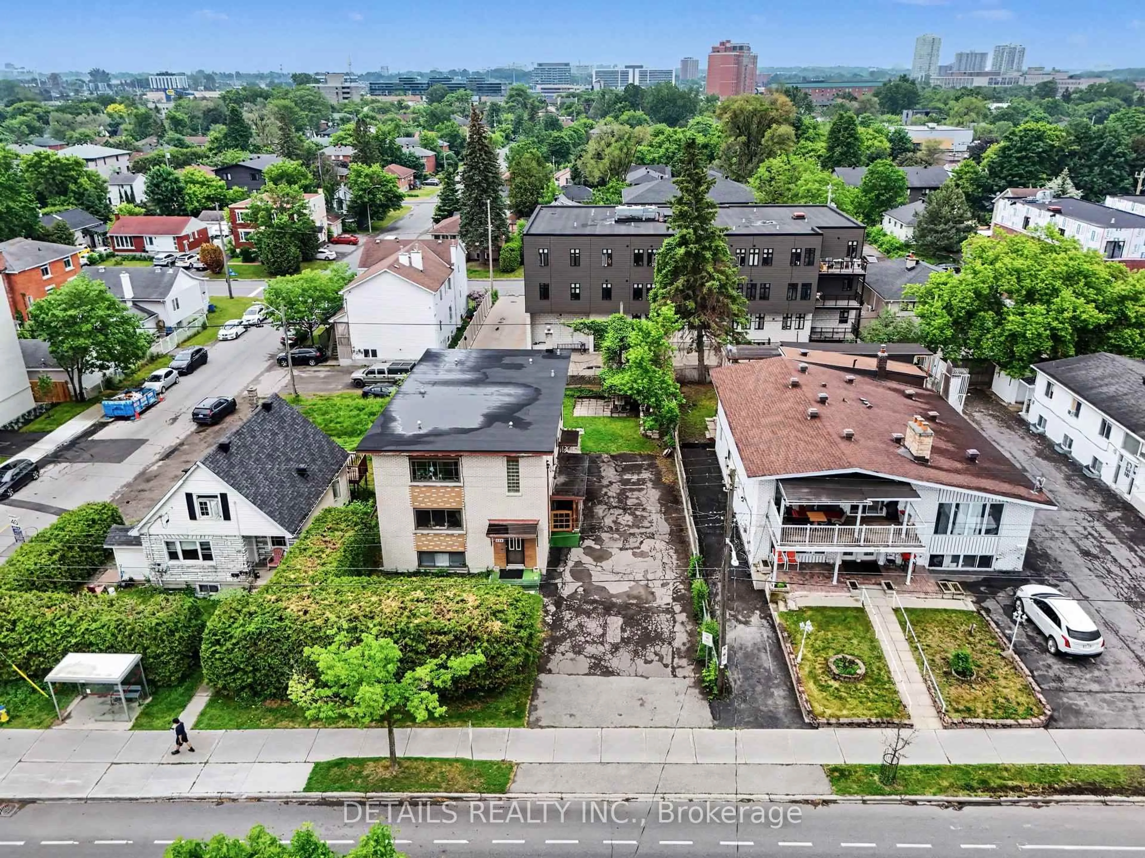 A pic from outside/outdoor area/front of a property/back of a property/a pic from drone, city buildings view from balcony for 294 Donald St, Ottawa Ontario K1K 1M7