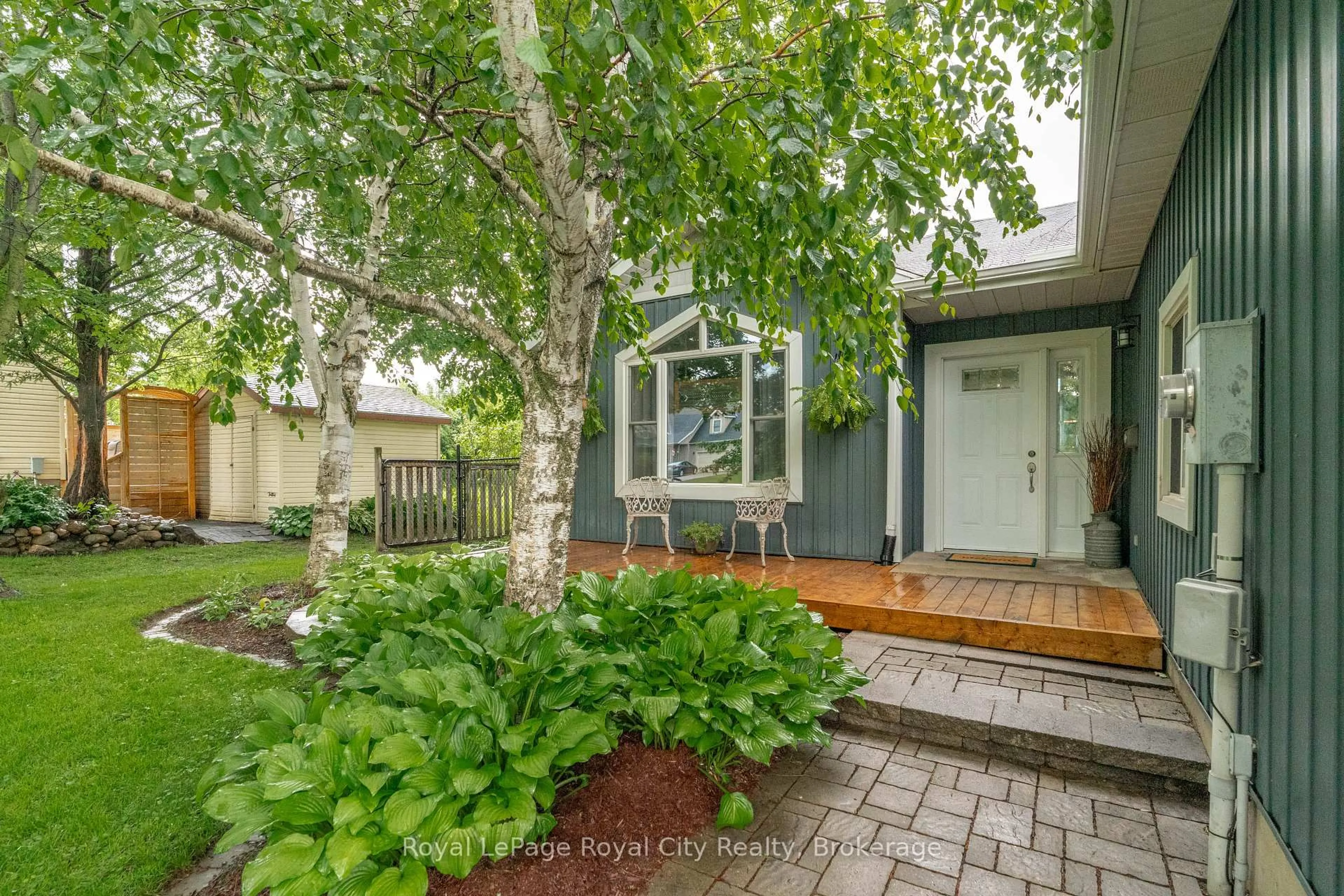 Indoor entryway for 14 Hewitt St, Blandford-Blenheim Ontario N0J 1B0
