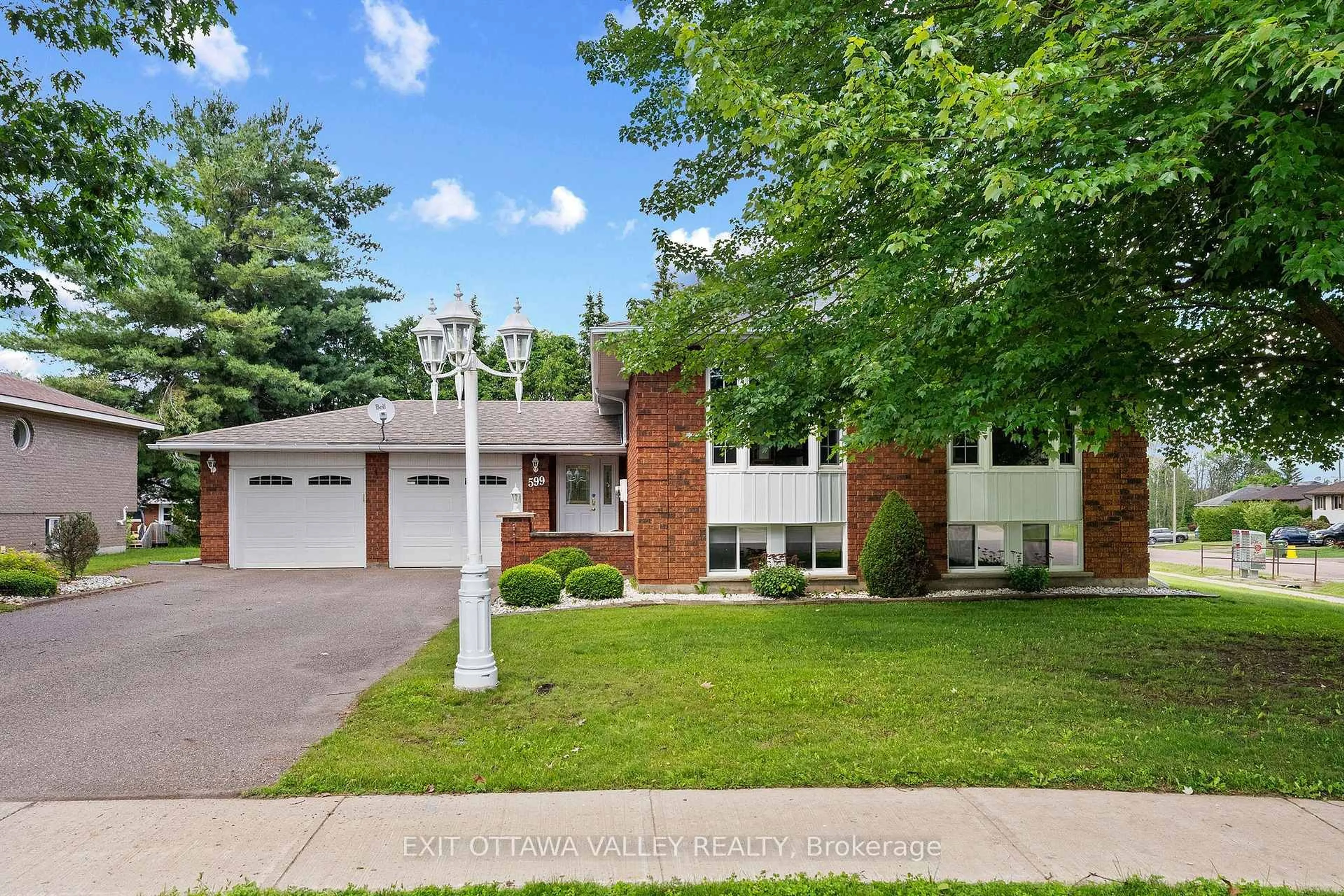 Home with brick exterior material, street for 599 Hillside Ave, Pembroke Ontario K8A 8G4