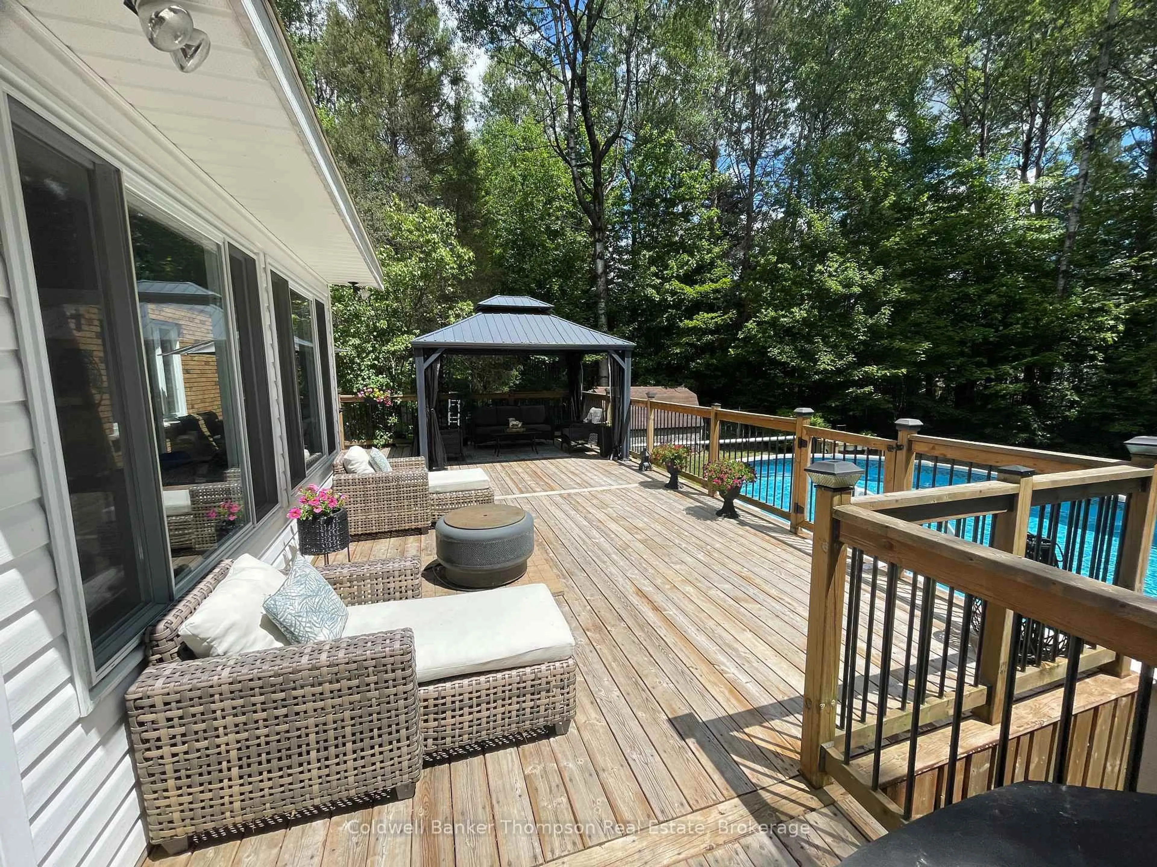 Patio, water/lake/river/ocean view for 9 Murray St, Sundridge Ontario P0A 1Z0