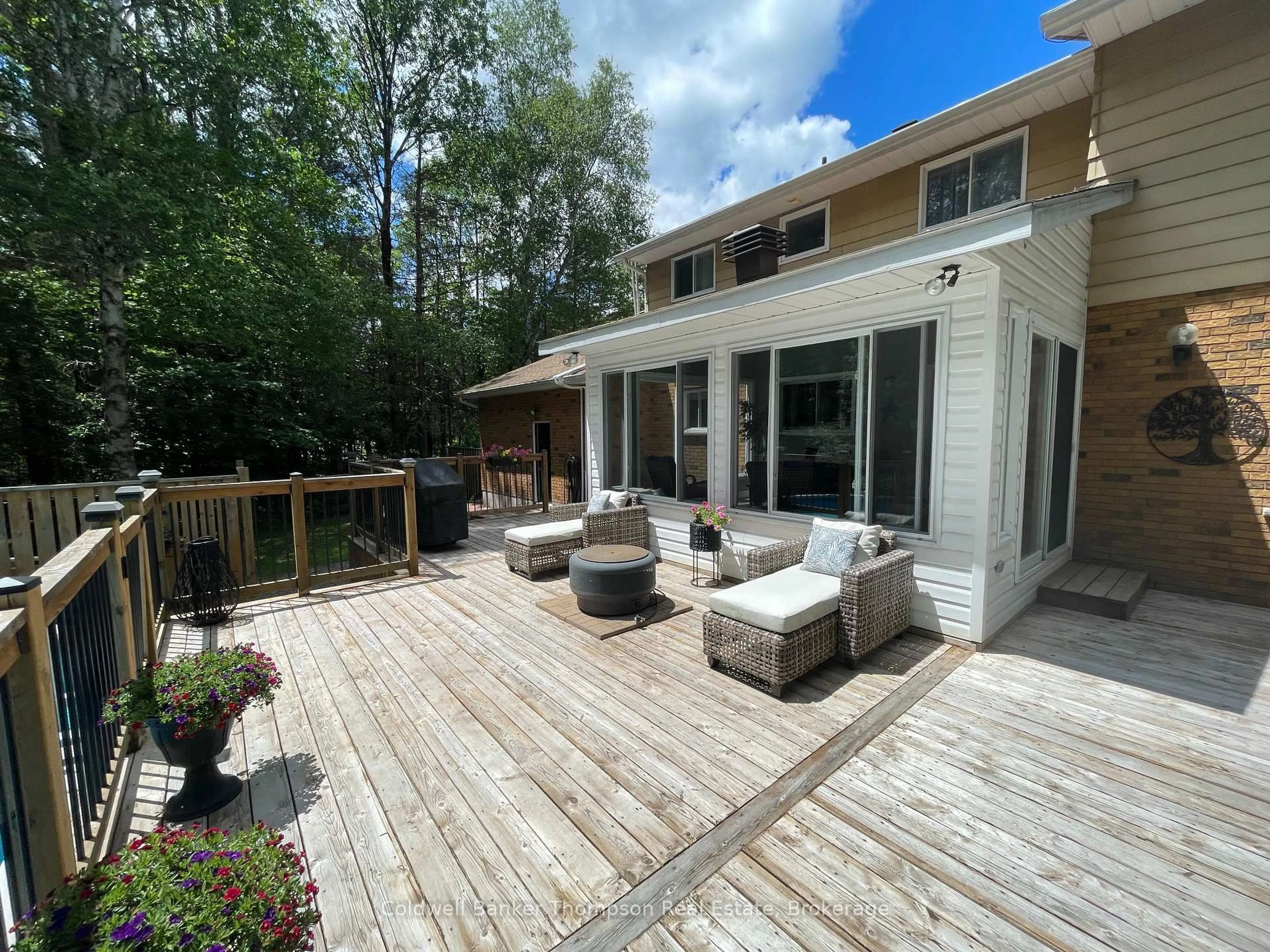 Patio, unknown for 9 Murray St, Sundridge Ontario P0A 1Z0