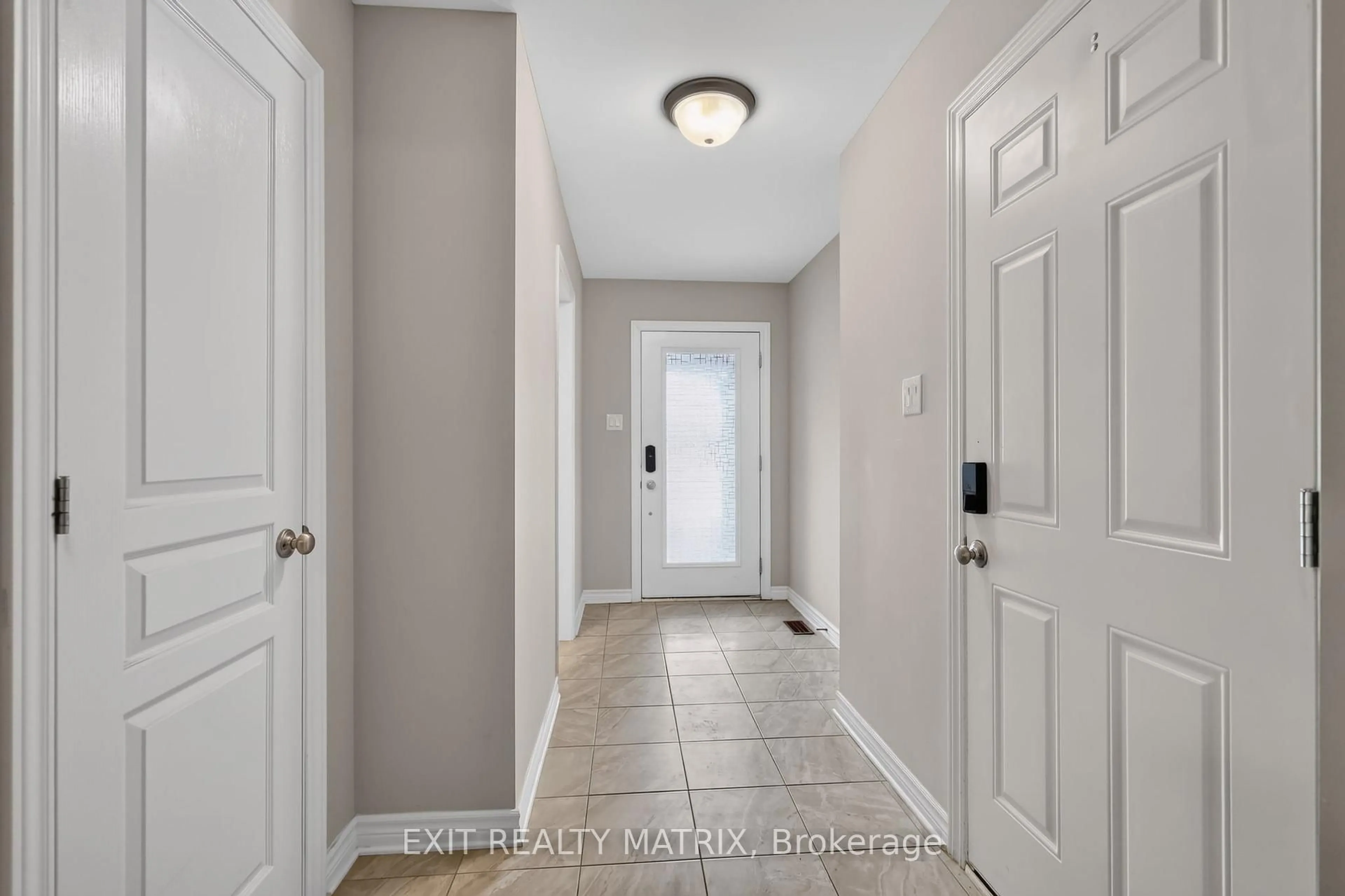Indoor entryway for 204 Baltic Private, Ottawa Ontario K4M 0G9