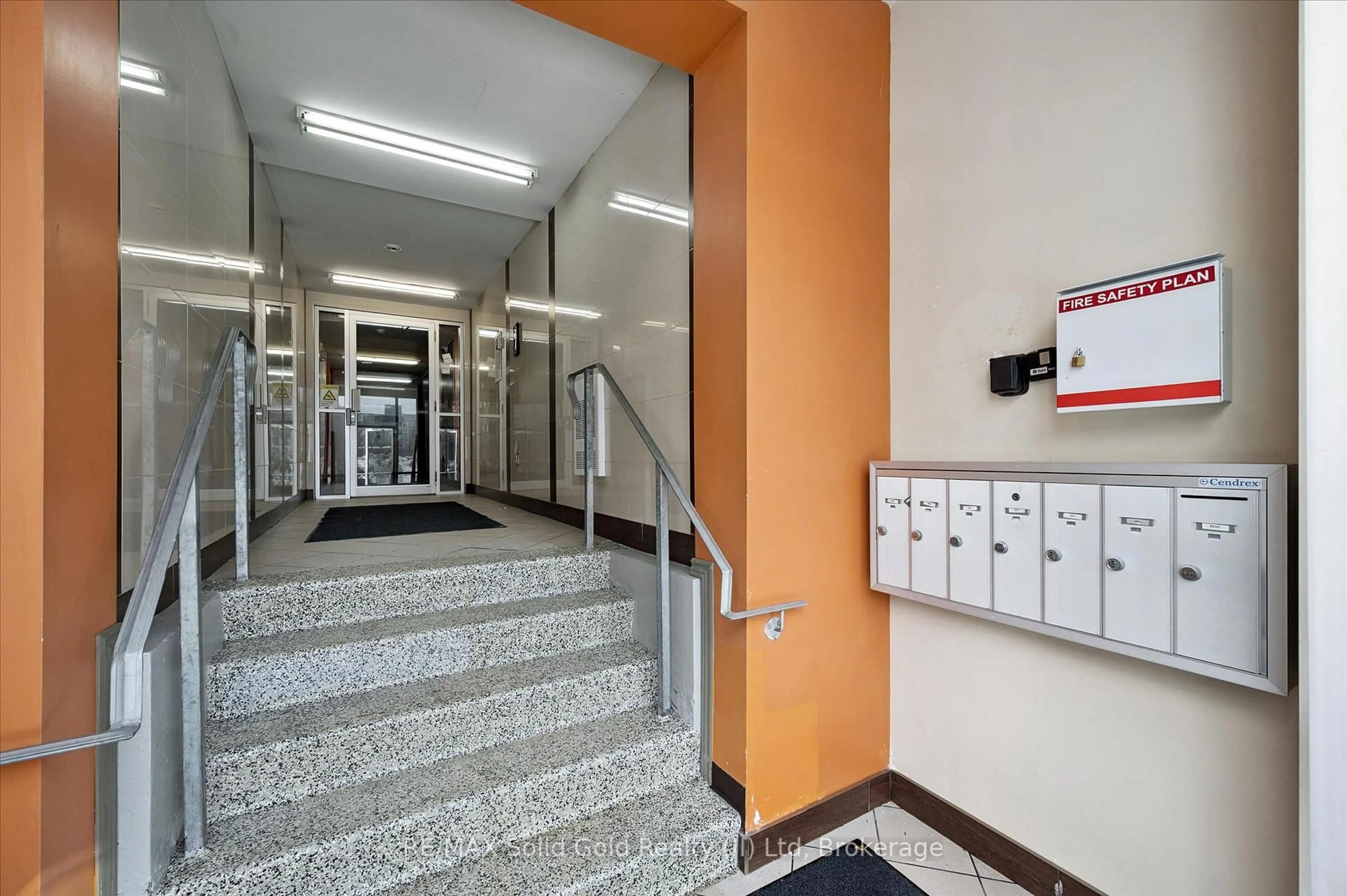 Indoor foyer for 271 Lester St #203, Waterloo Ontario N2L 3W6