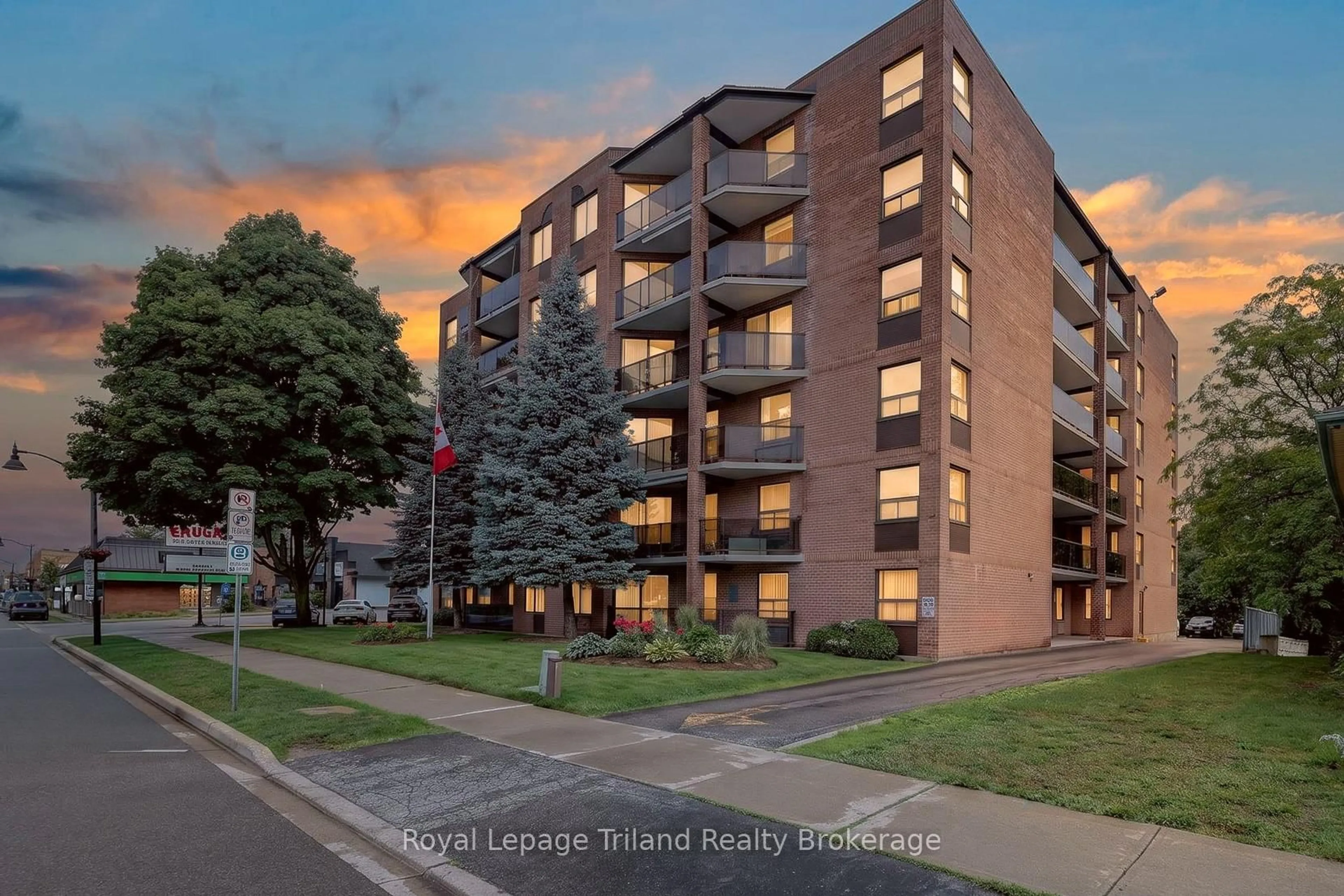 A pic from outside/outdoor area/front of a property/back of a property/a pic from drone, building for 217 Thames St #102, Ingersoll Ontario N5C 2T6