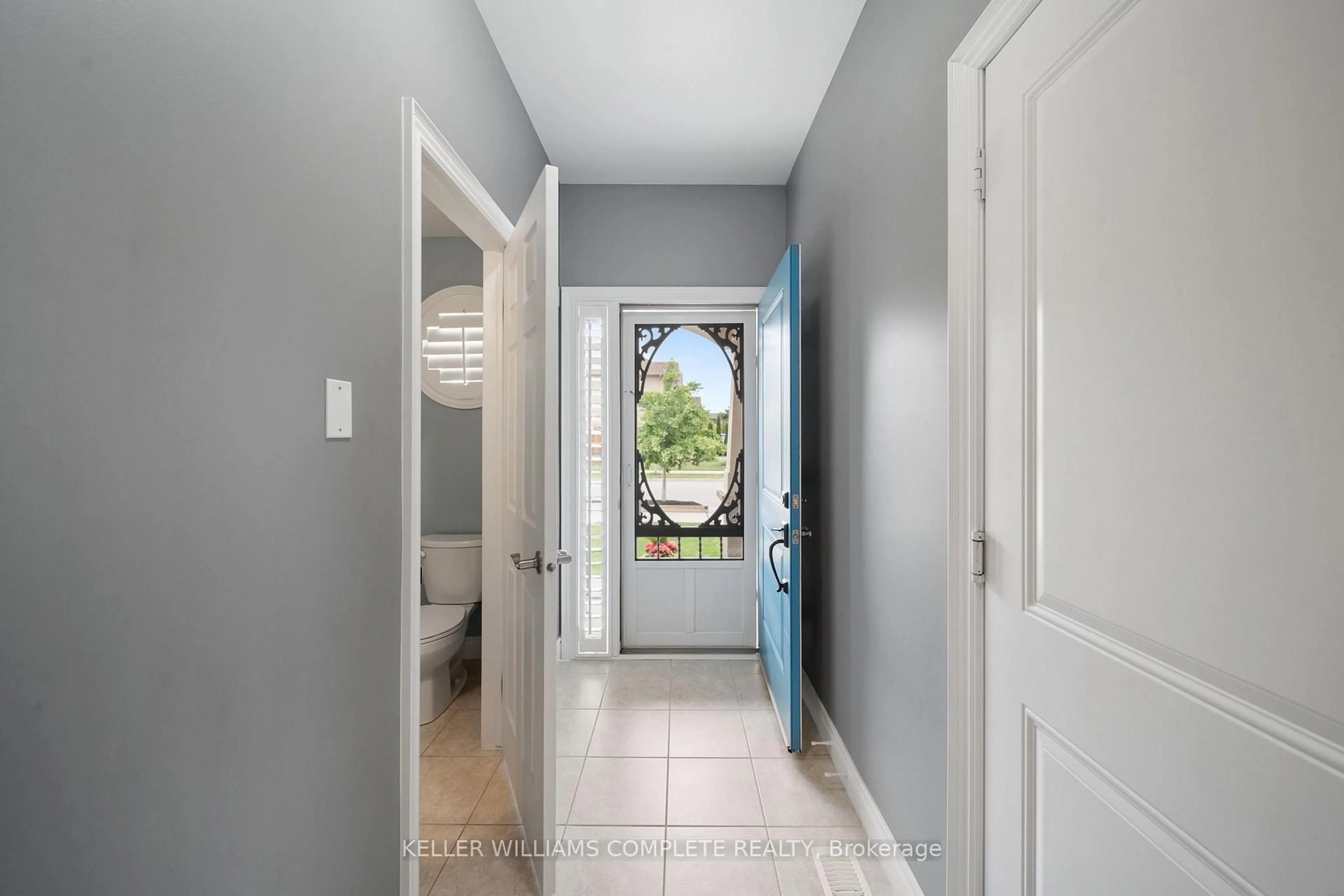 Indoor entryway for 295 Pumpkin Pass, Hamilton Ontario L0R 1C0