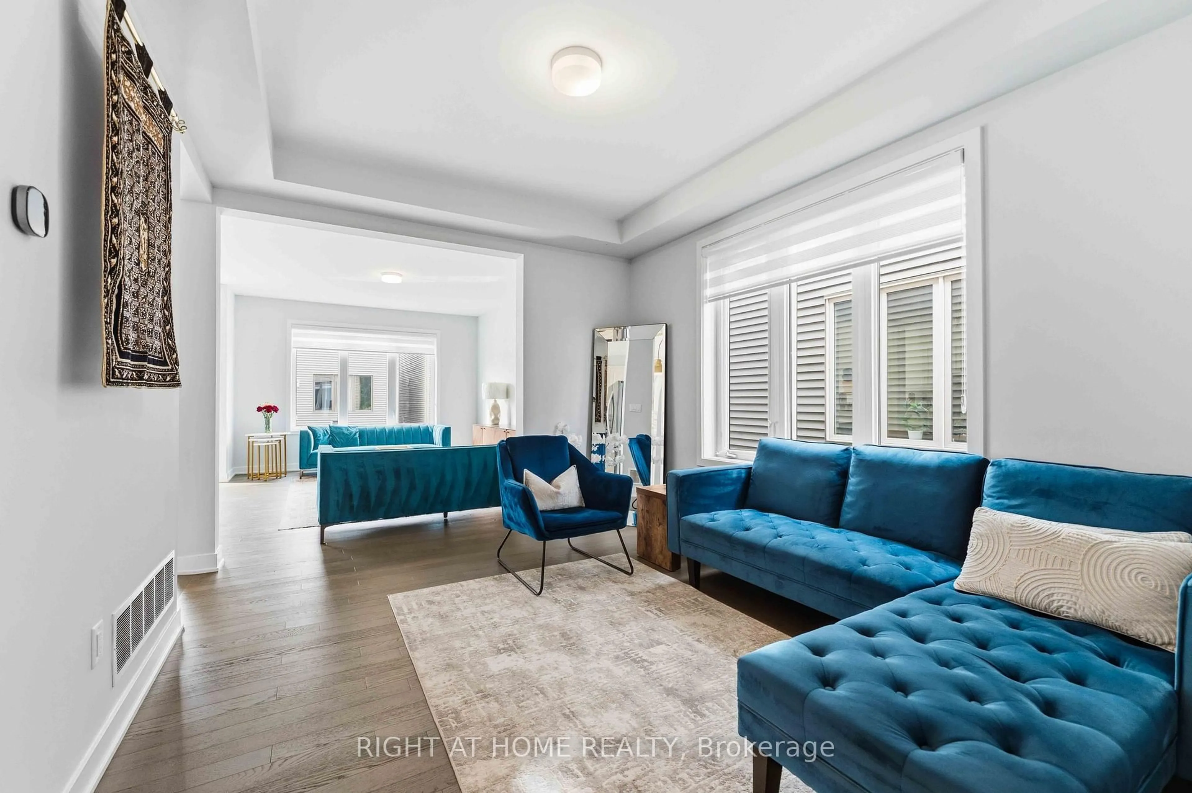 Living room with furniture, unknown for 105 Alamo St, Ottawa Ontario K2J 6H1