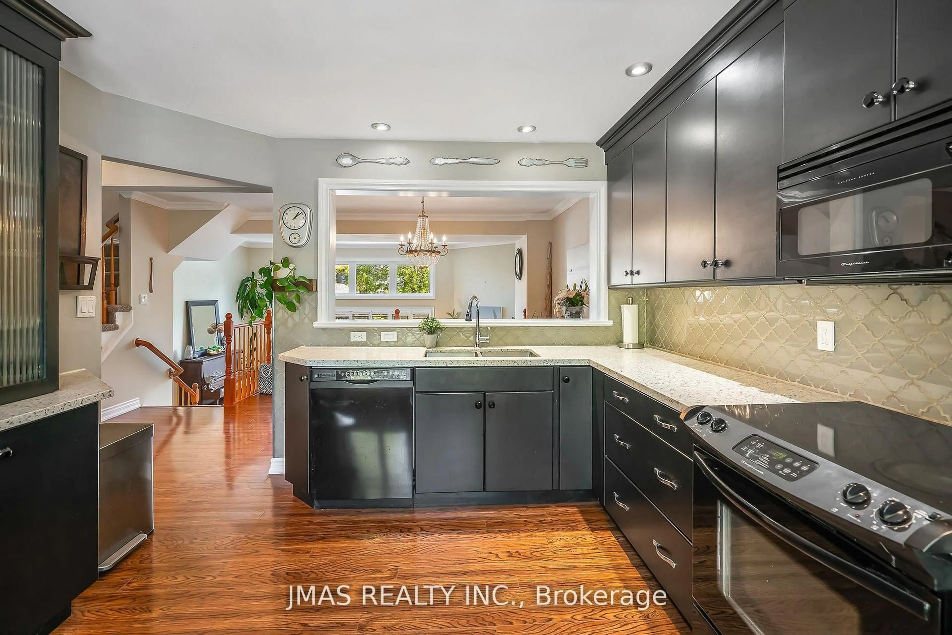 Open concept kitchen, ceramic/tile floor for 5 LAKESIDE Dr ##26, St. Catharines Ontario L2M 1P3