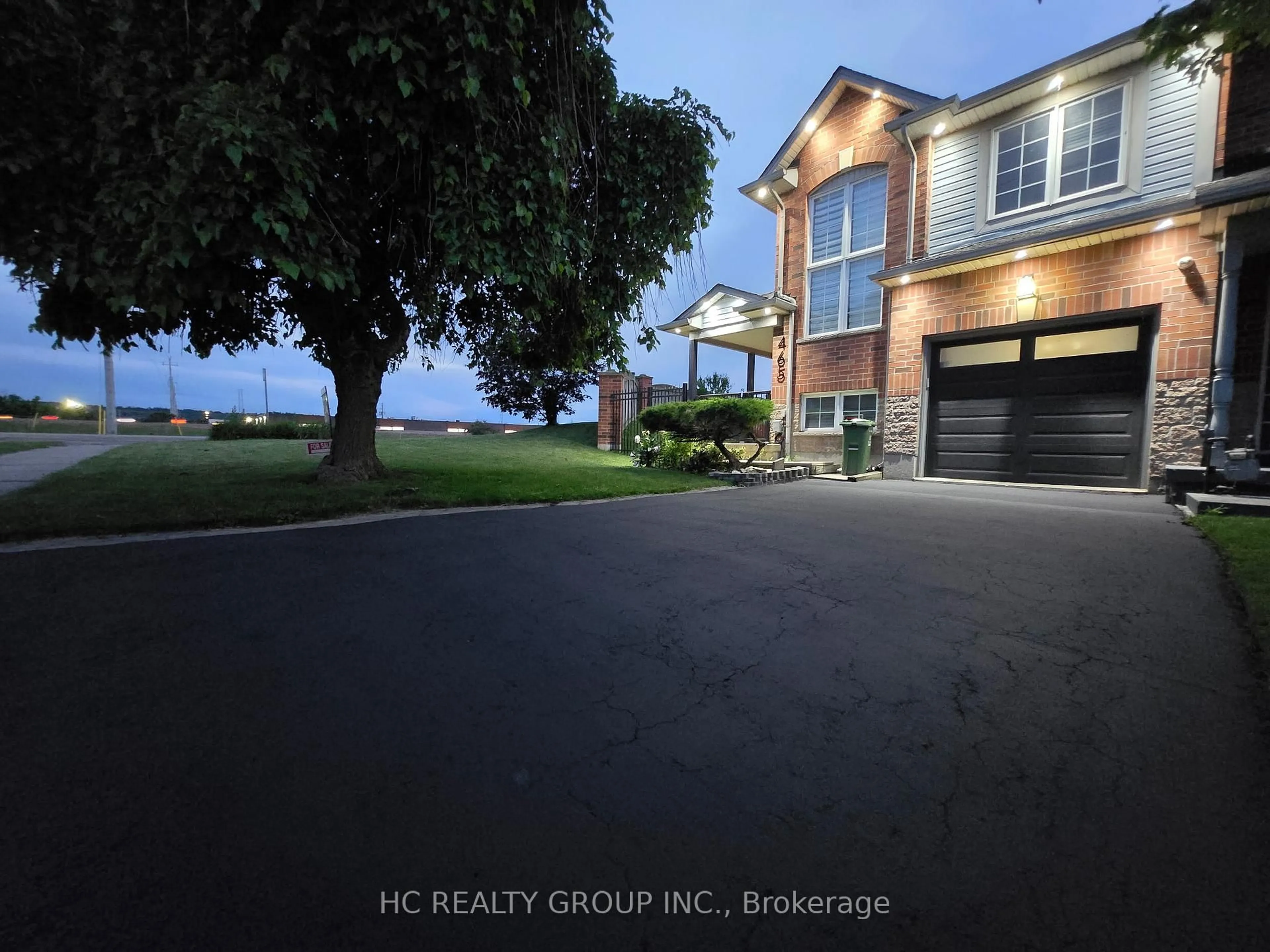 A pic from outside/outdoor area/front of a property/back of a property/a pic from drone, street for 465 Dewitt Rd, Hamilton Ontario L8E 5W8