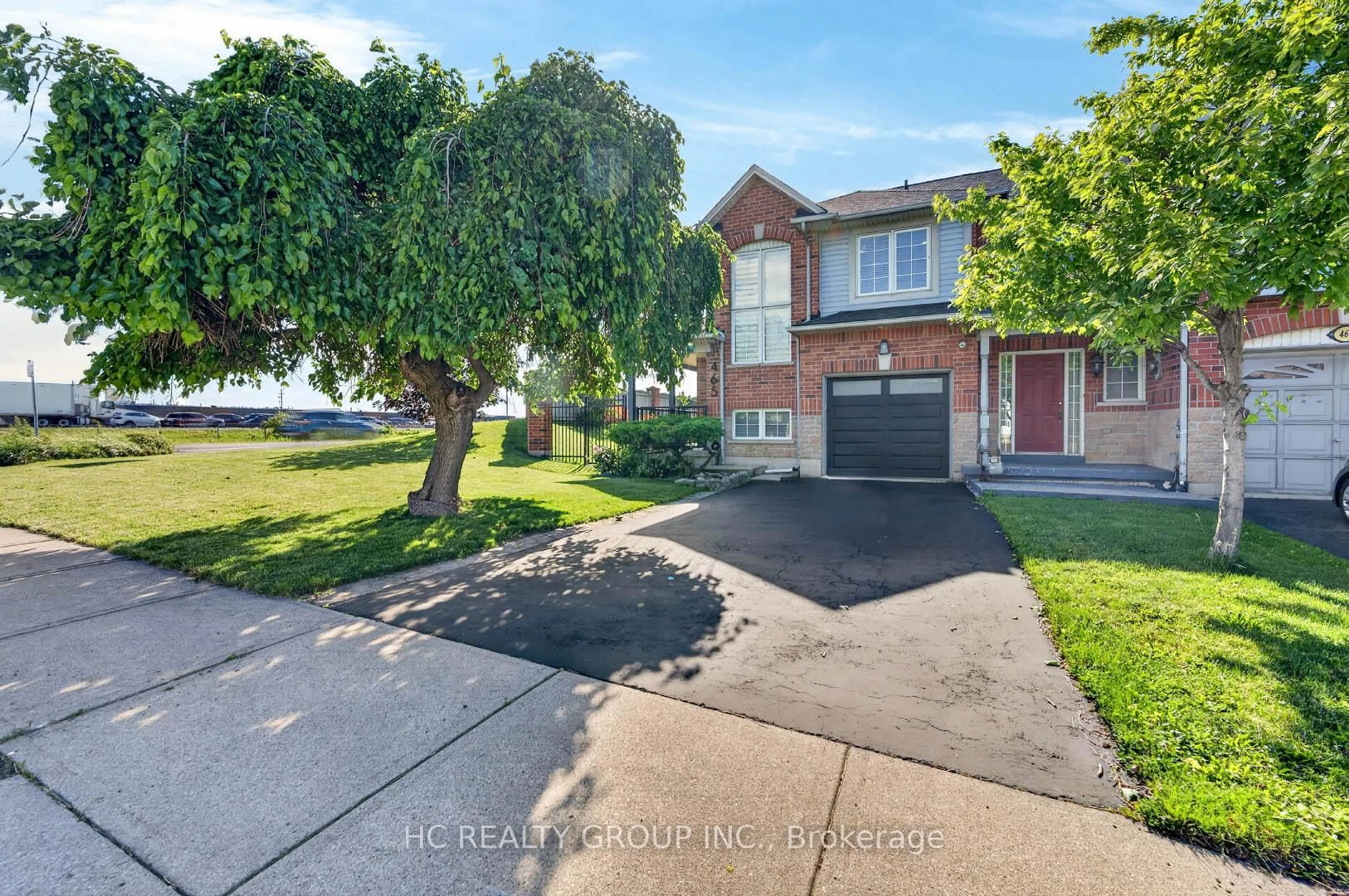 A pic from outside/outdoor area/front of a property/back of a property/a pic from drone, street for 465 Dewitt Rd, Hamilton Ontario L8E 5W8