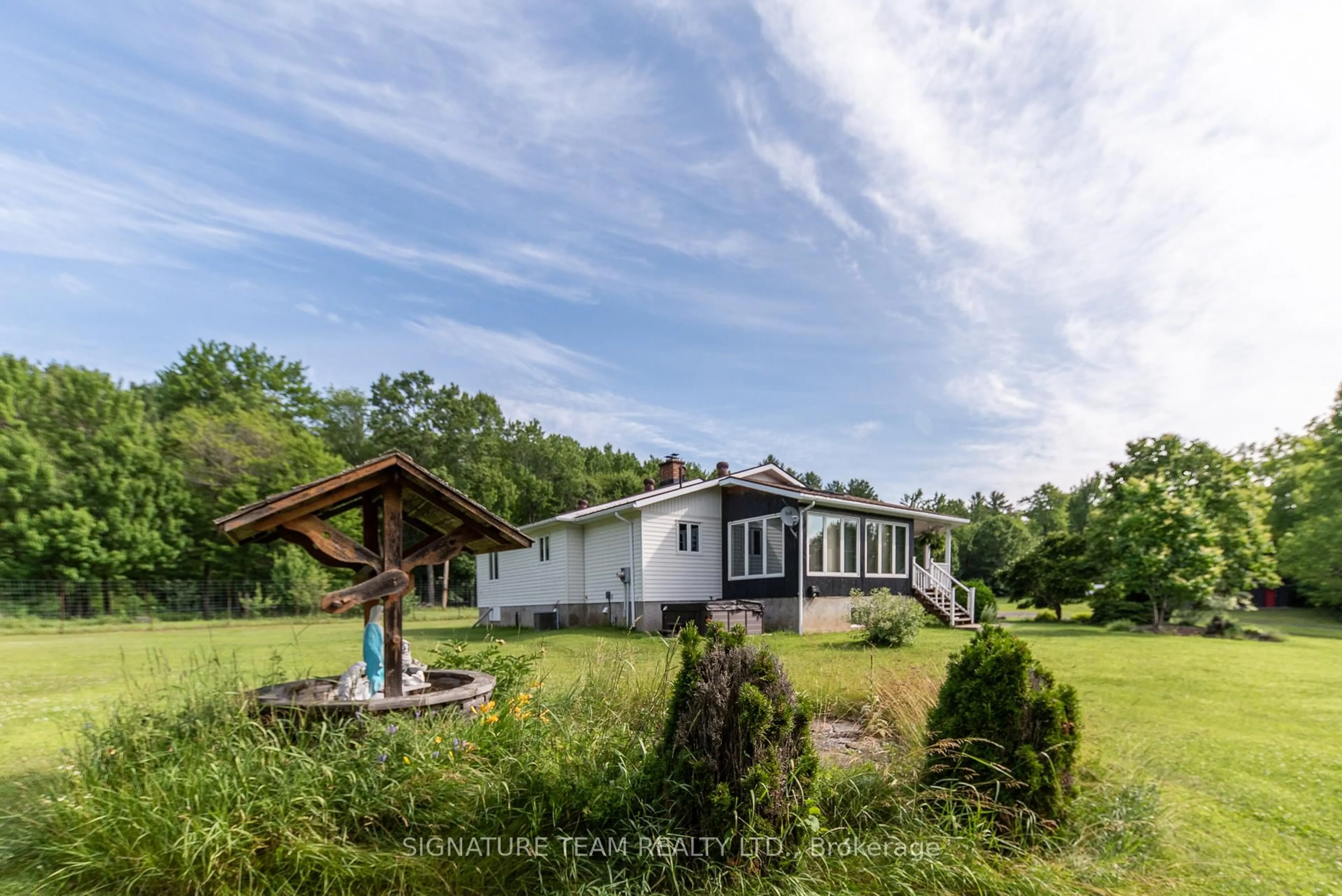 A pic from outside/outdoor area/front of a property/back of a property/a pic from drone, unknown for 4819 Round Lake Rd, Killaloe Ontario K0J 2A0