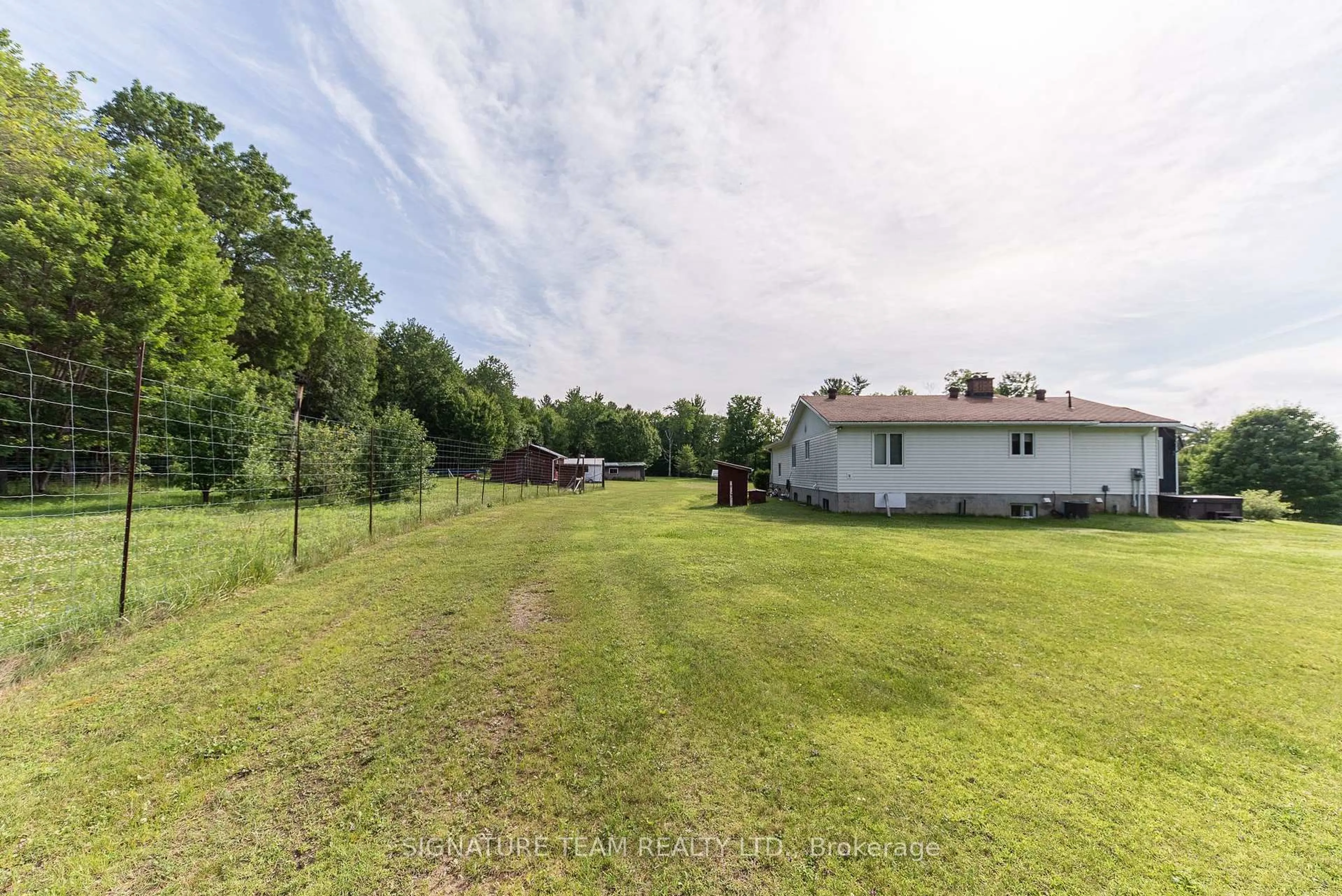 A pic from outside/outdoor area/front of a property/back of a property/a pic from drone, unknown for 4819 Round Lake Rd, Killaloe Ontario K0J 2A0