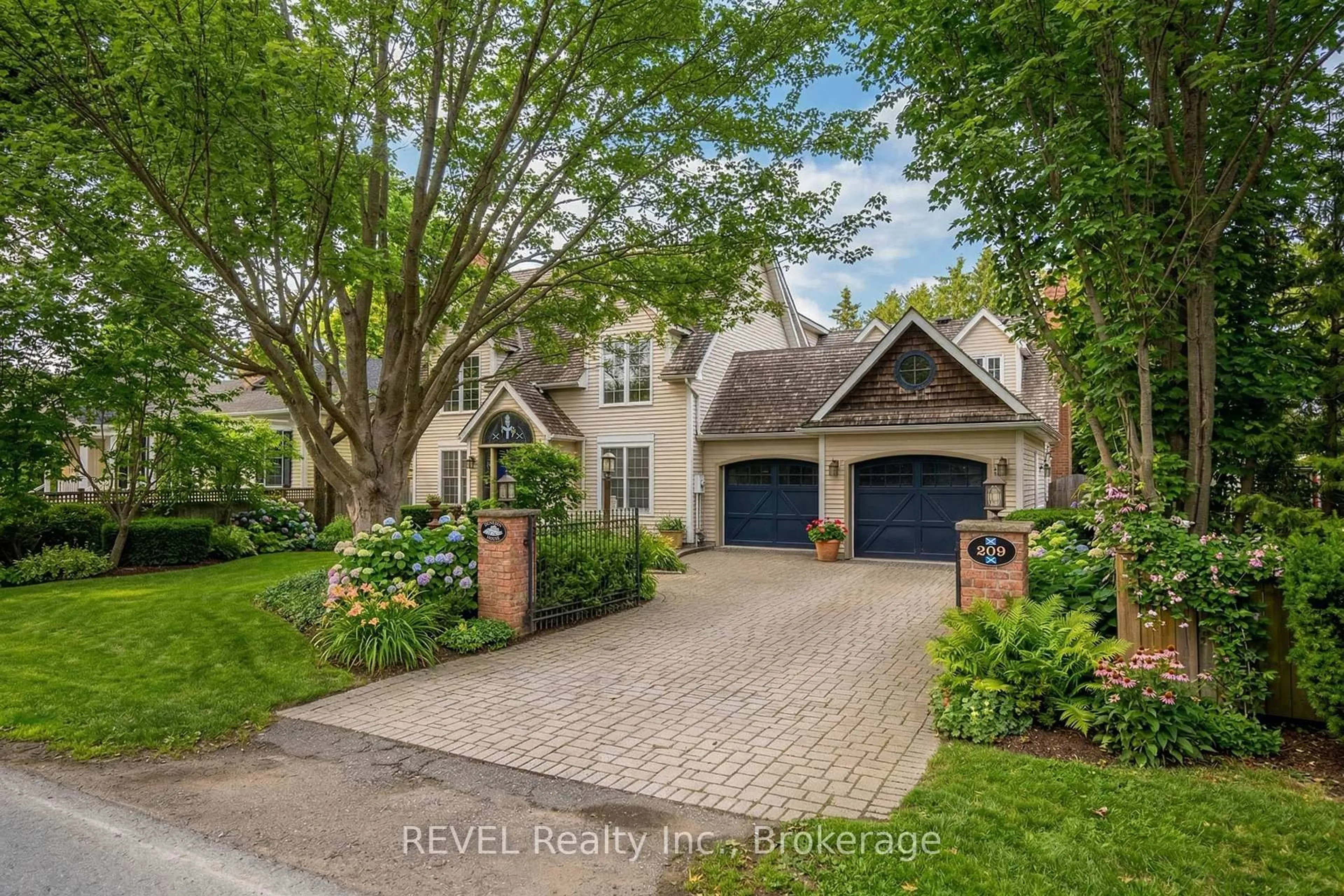 Home with brick exterior material, street for 209 JOHN St, Niagara-on-the-Lake Ontario L0S 1J0