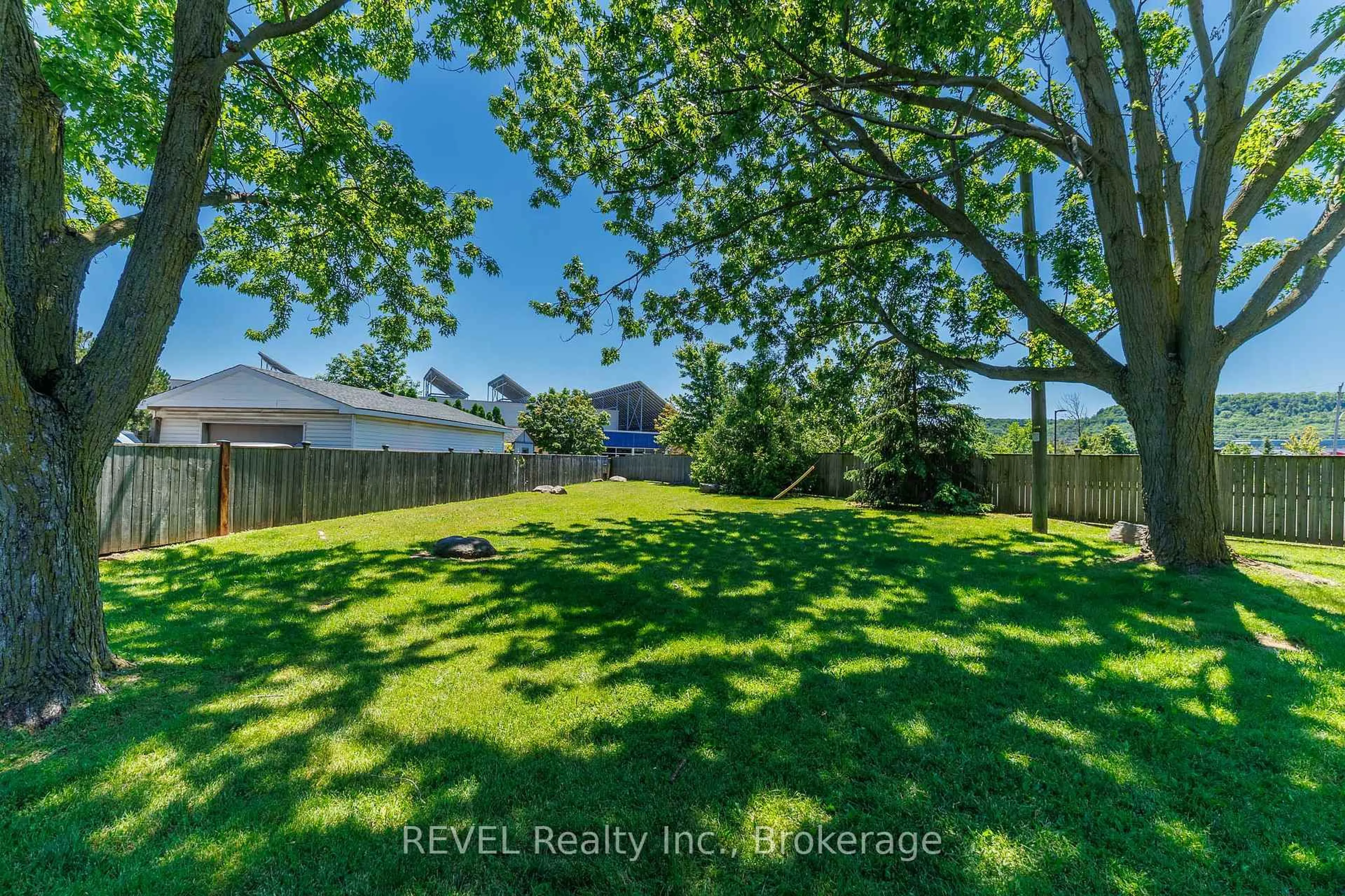 A pic from outside/outdoor area/front of a property/back of a property/a pic from drone, water/lake/river/ocean view for 5 Woodlawn Crt #104, Grimsby Ontario L3M 3T4