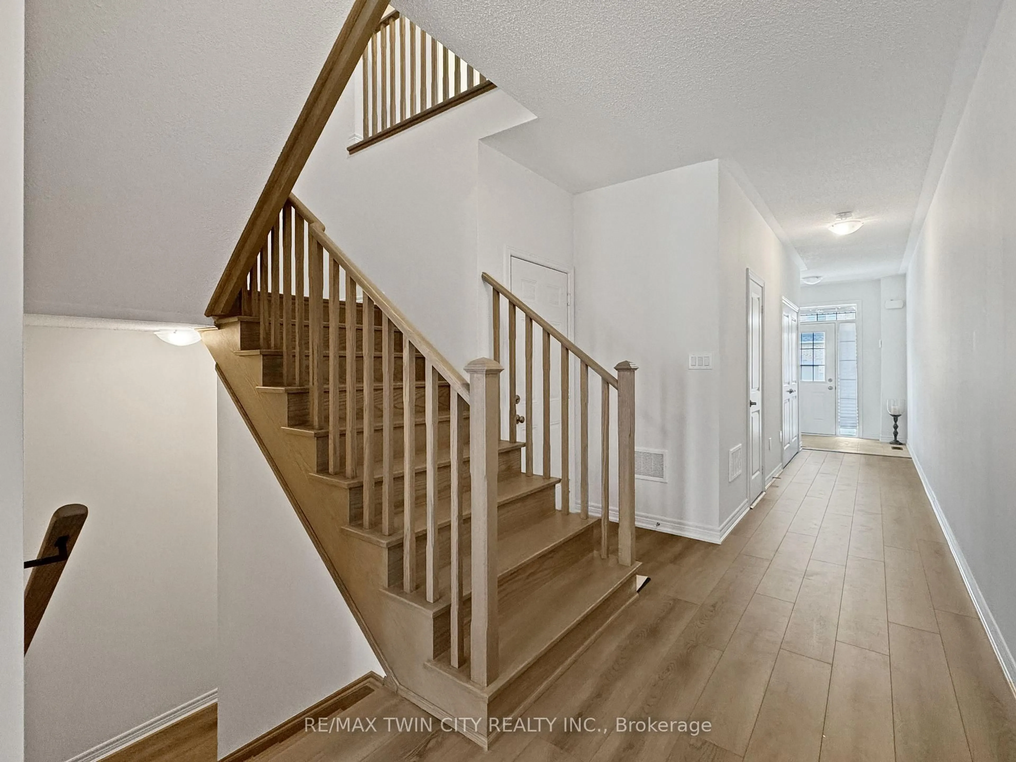 Stairs for 82 Gledhill Cres, Cambridge Ontario N1T 0G5