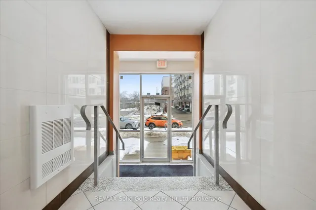 271 Lester St #102, Waterloo 3