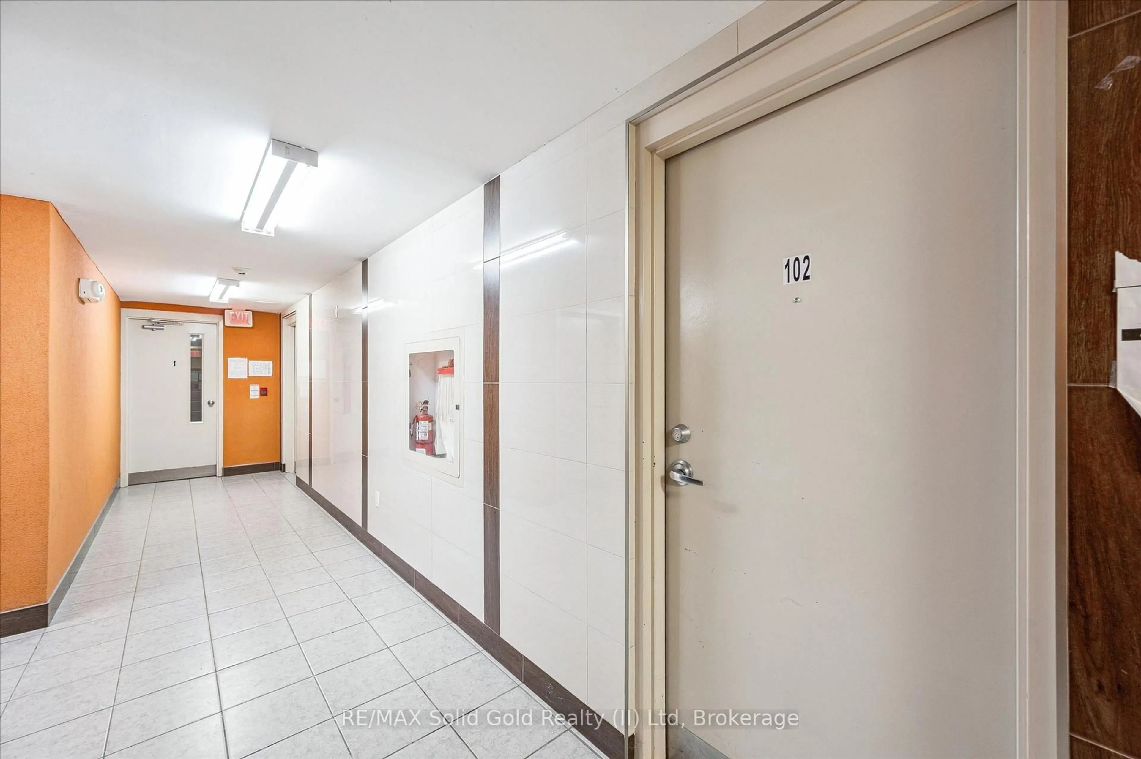 Indoor foyer for 271 Lester St #102, Waterloo Ontario N2L 3W6