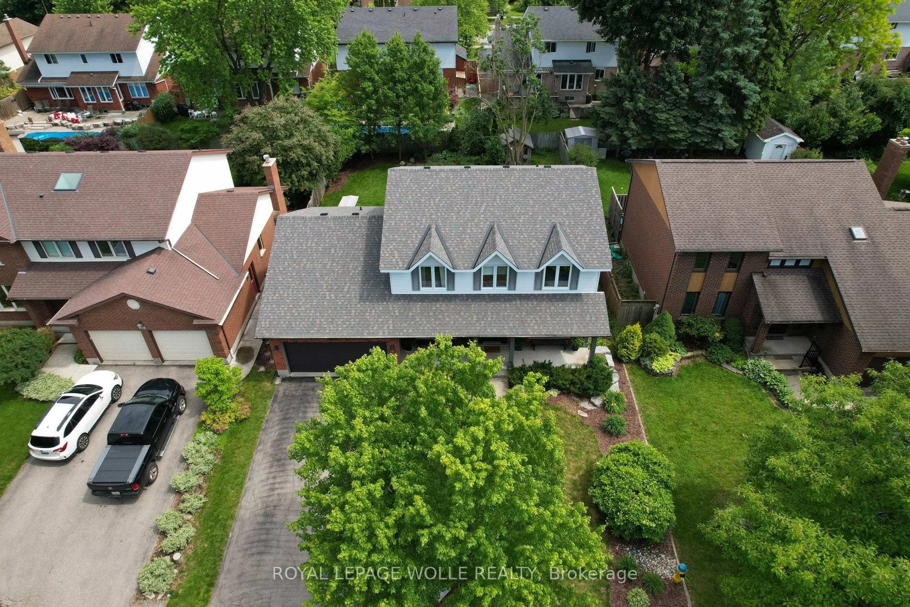 A pic from outside/outdoor area/front of a property/back of a property/a pic from drone, street for 391 Timlock Pl, Waterloo Ontario N2K 3J1