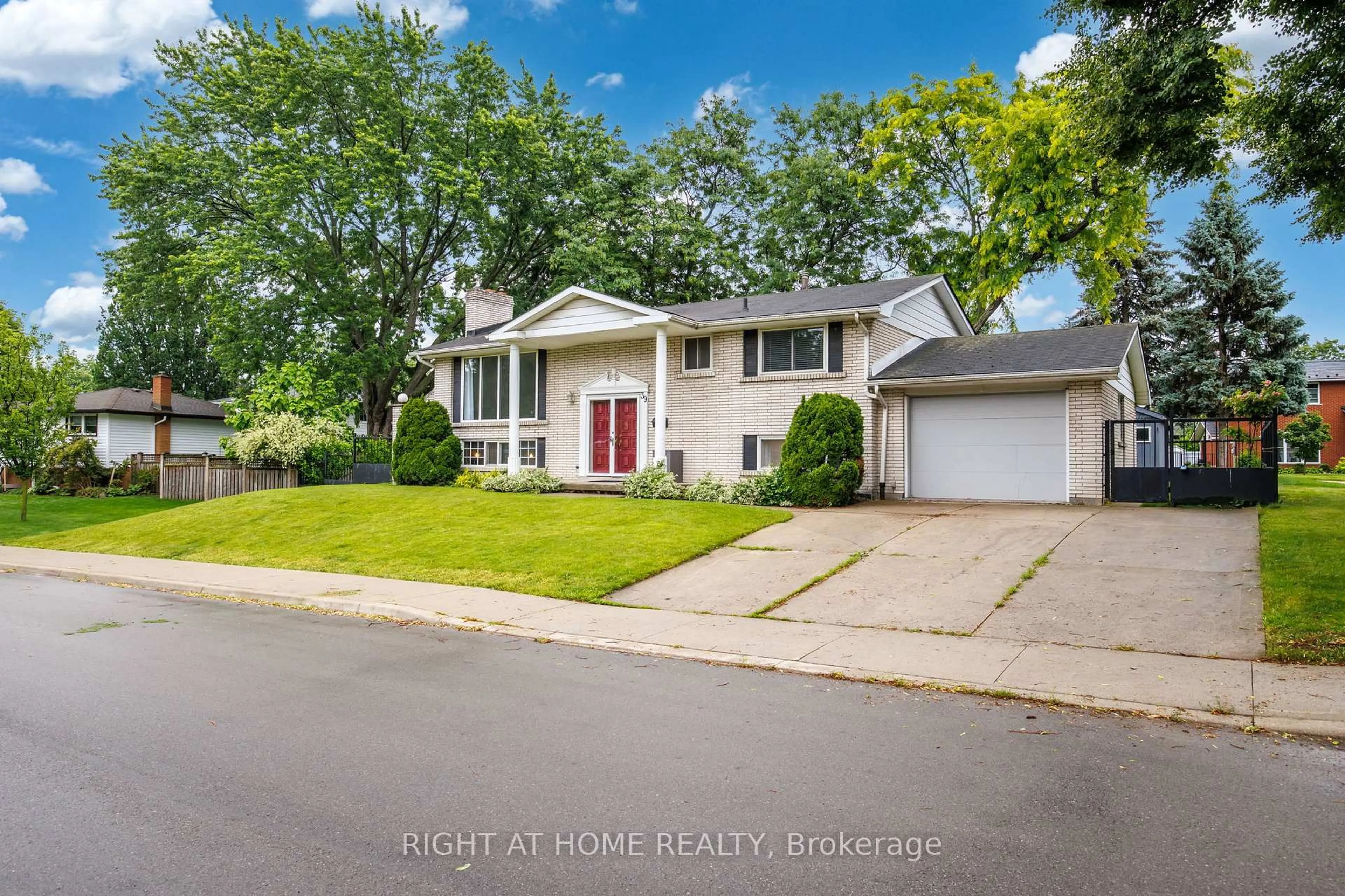Unknown for 39 San Francisco Ave, Hamilton Ontario L9C 5N8