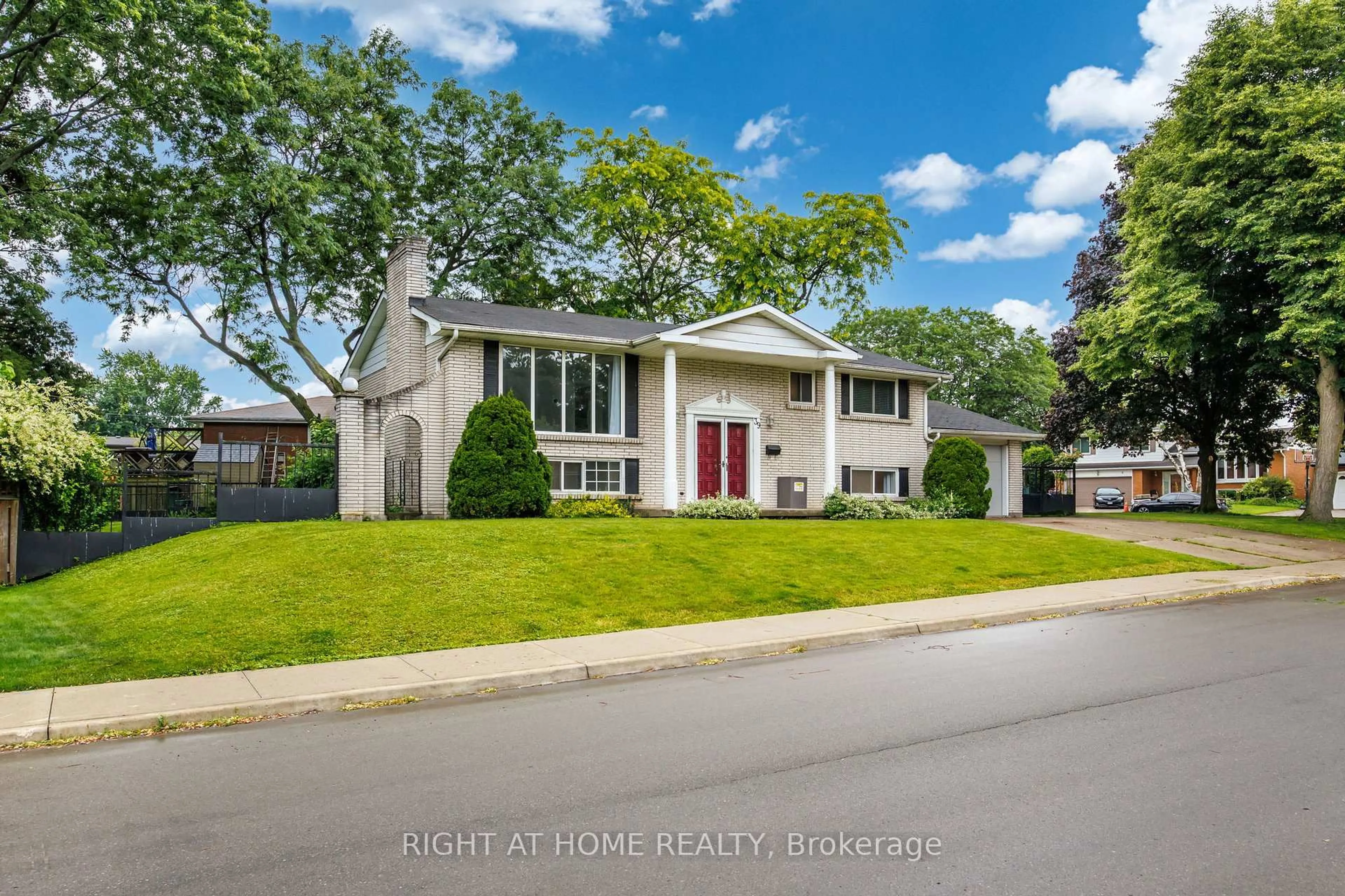 Unknown for 39 San Francisco Ave, Hamilton Ontario L9C 5N8