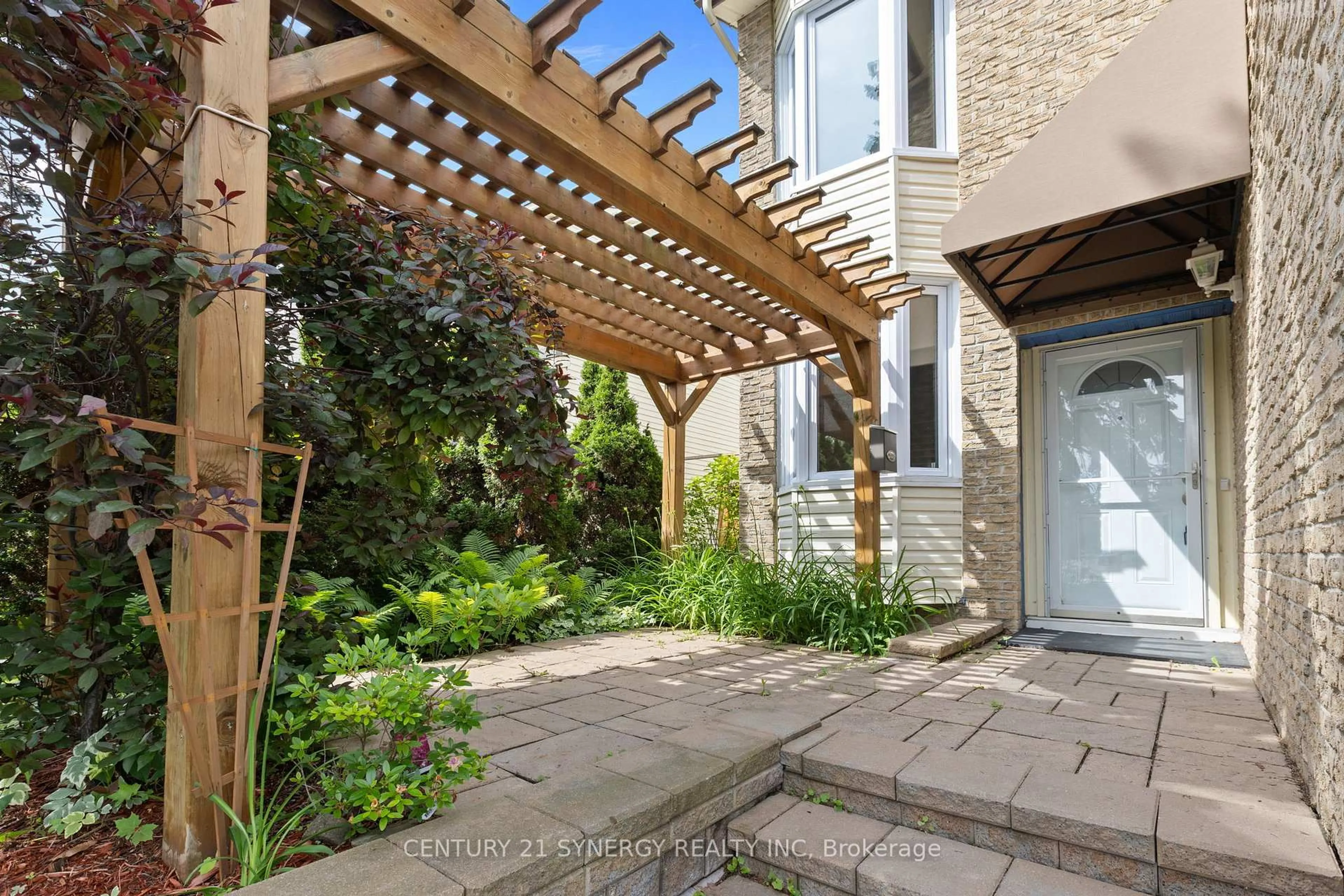 Patio, street for 1626 Prestwick Dr, Orleans Ontario K1E 2Y1