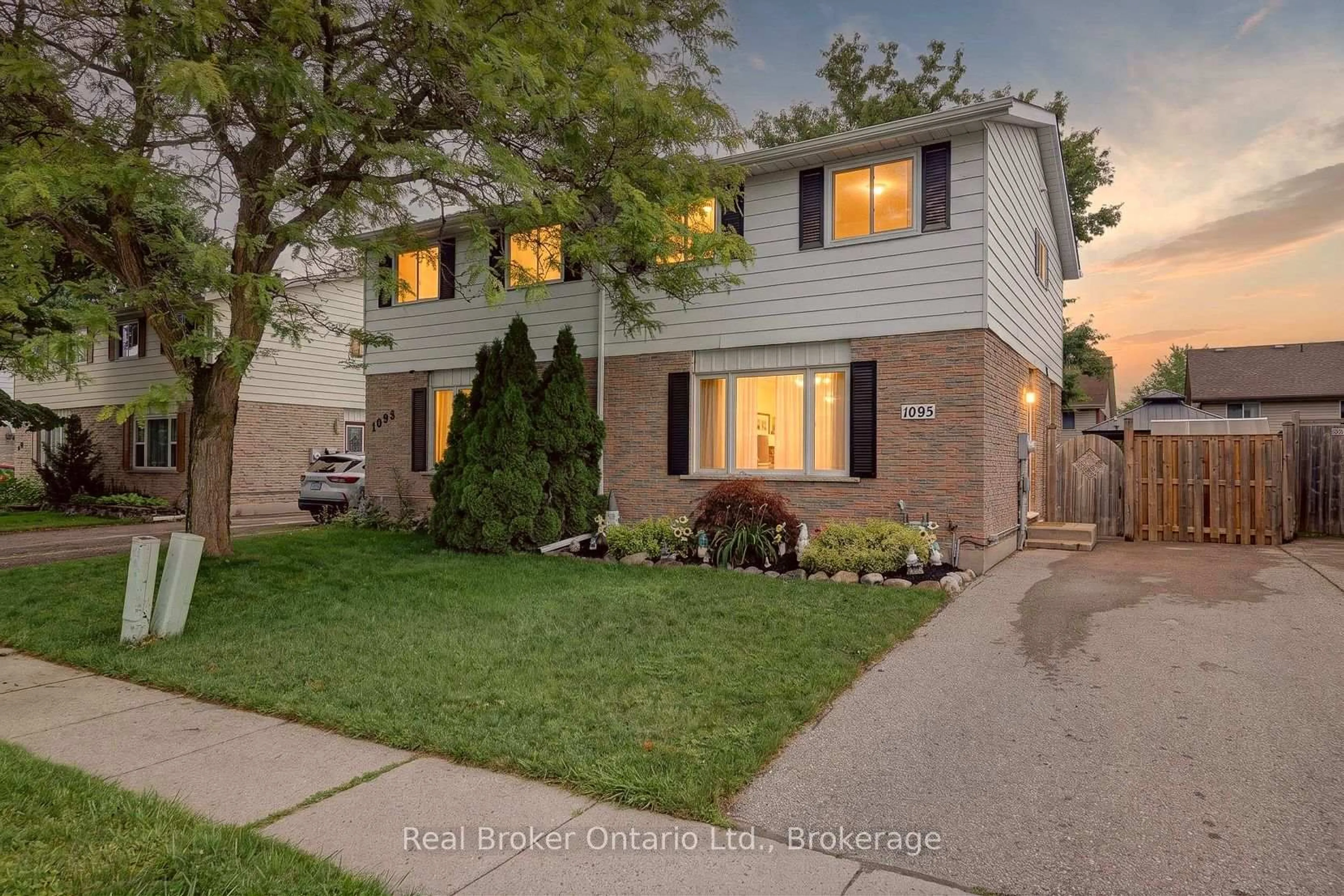 Home with brick exterior material, street for 1095 Canfield Cres, Woodstock Ontario N4S 8P3