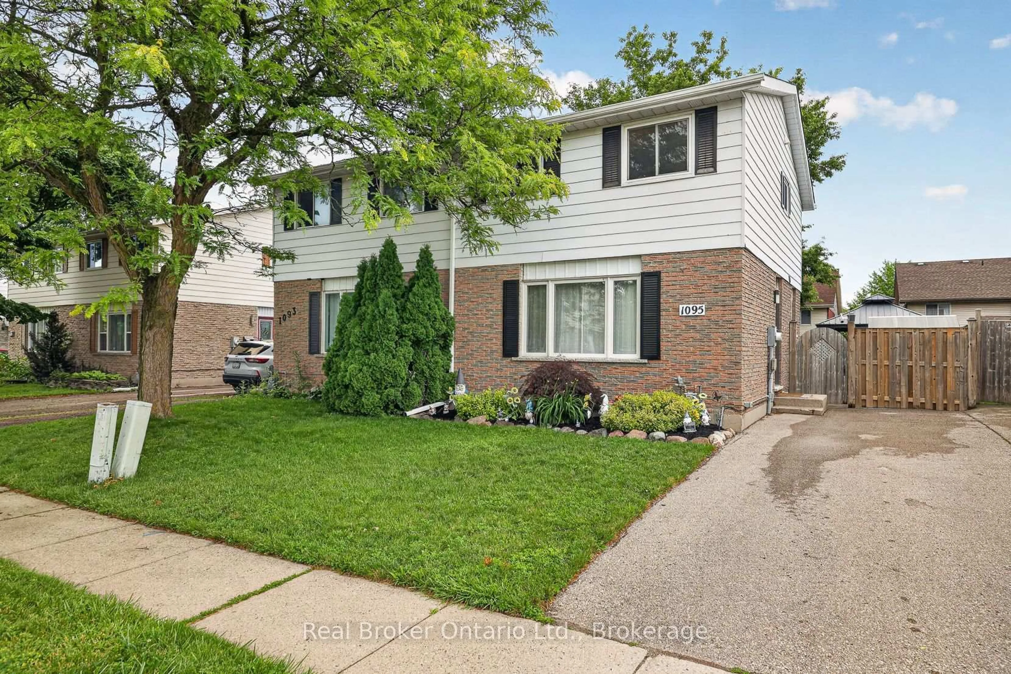 Home with brick exterior material, street for 1095 Canfield Cres, Woodstock Ontario N4S 8P3