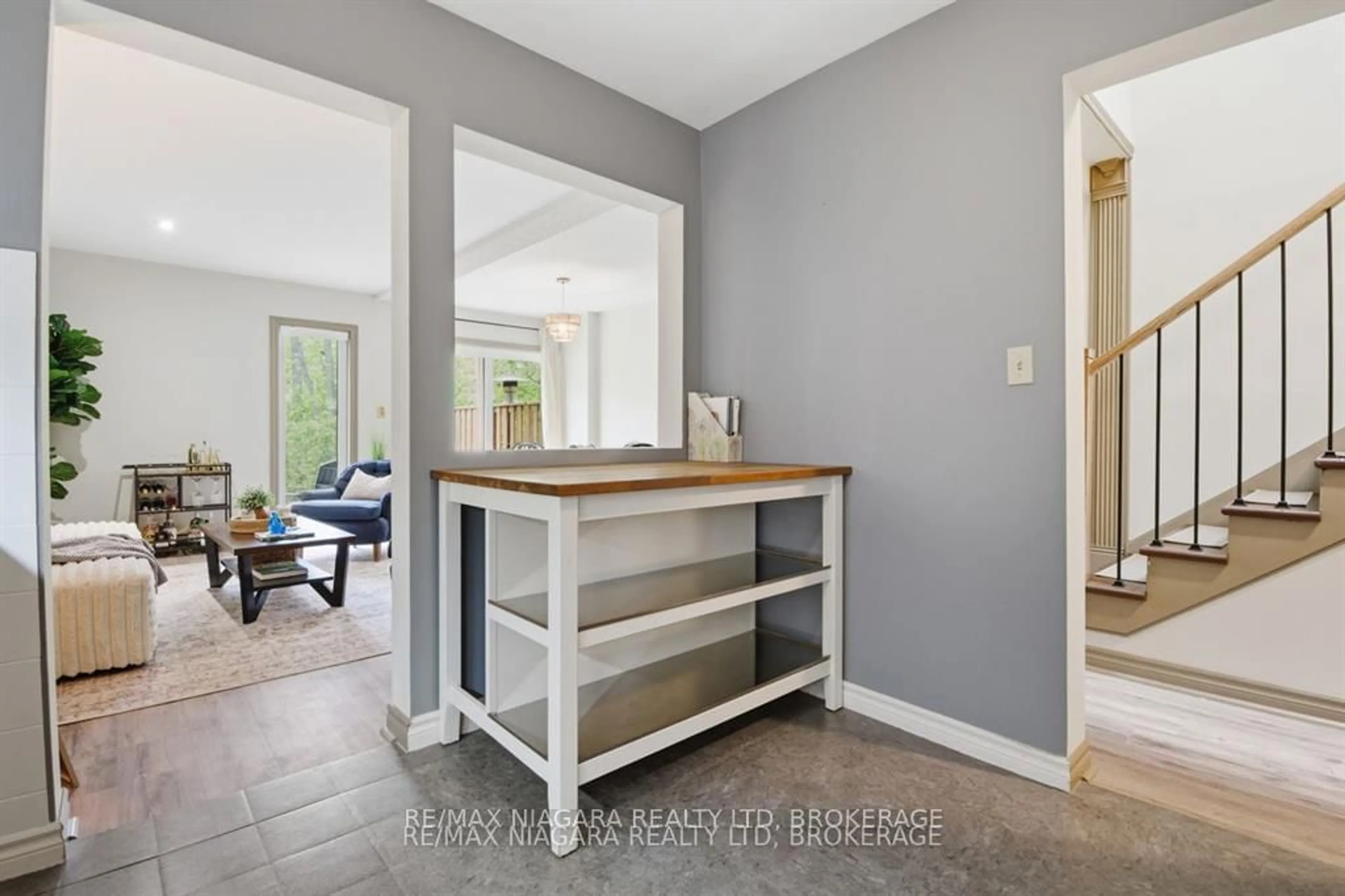 Indoor entryway for 67 Linwell Rd #26, St. Catharines Ontario L2N 7N3