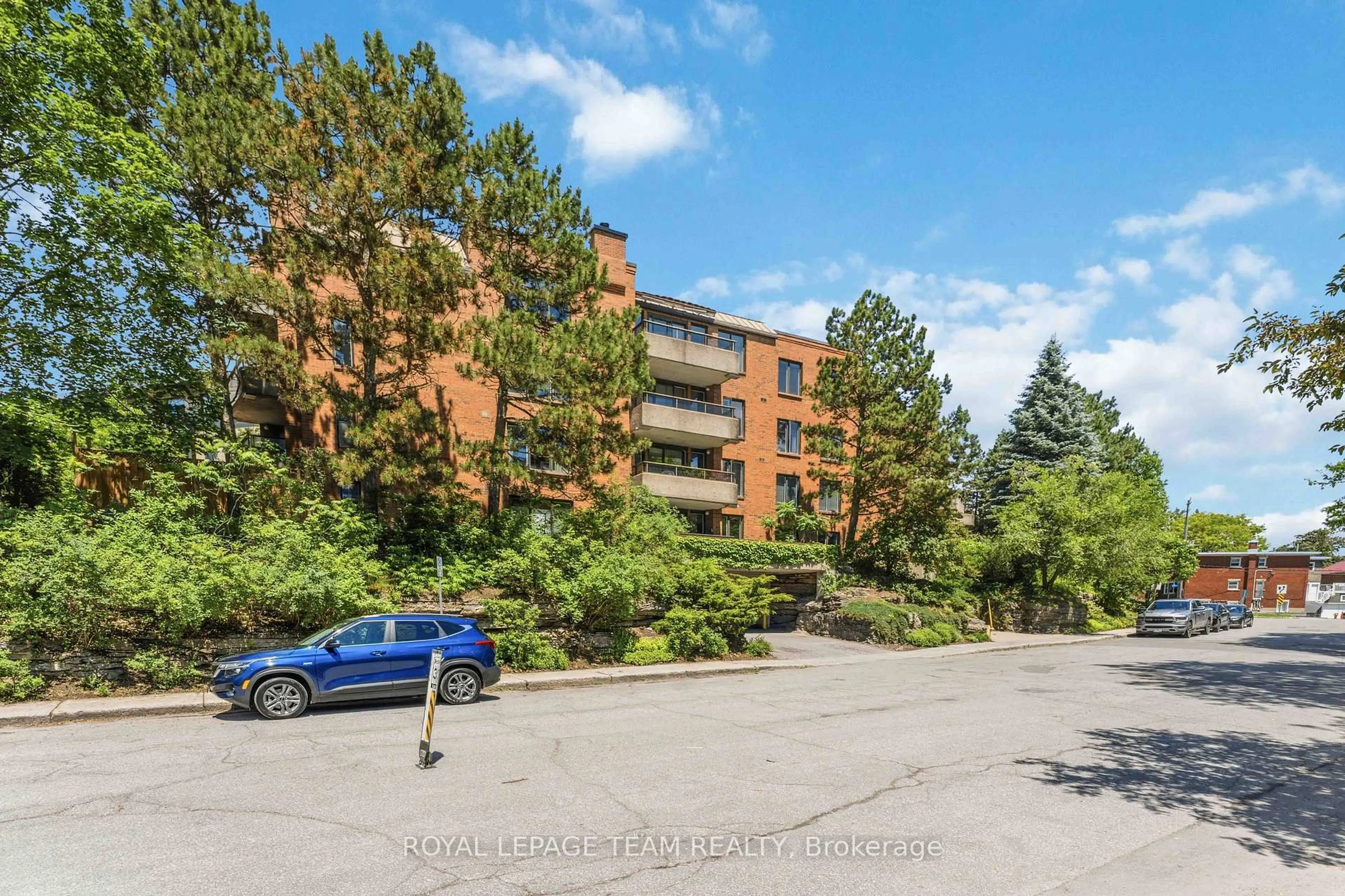 Unknown for 7 Kippewa Dr #301, Ottawa Ontario K1S 3G3