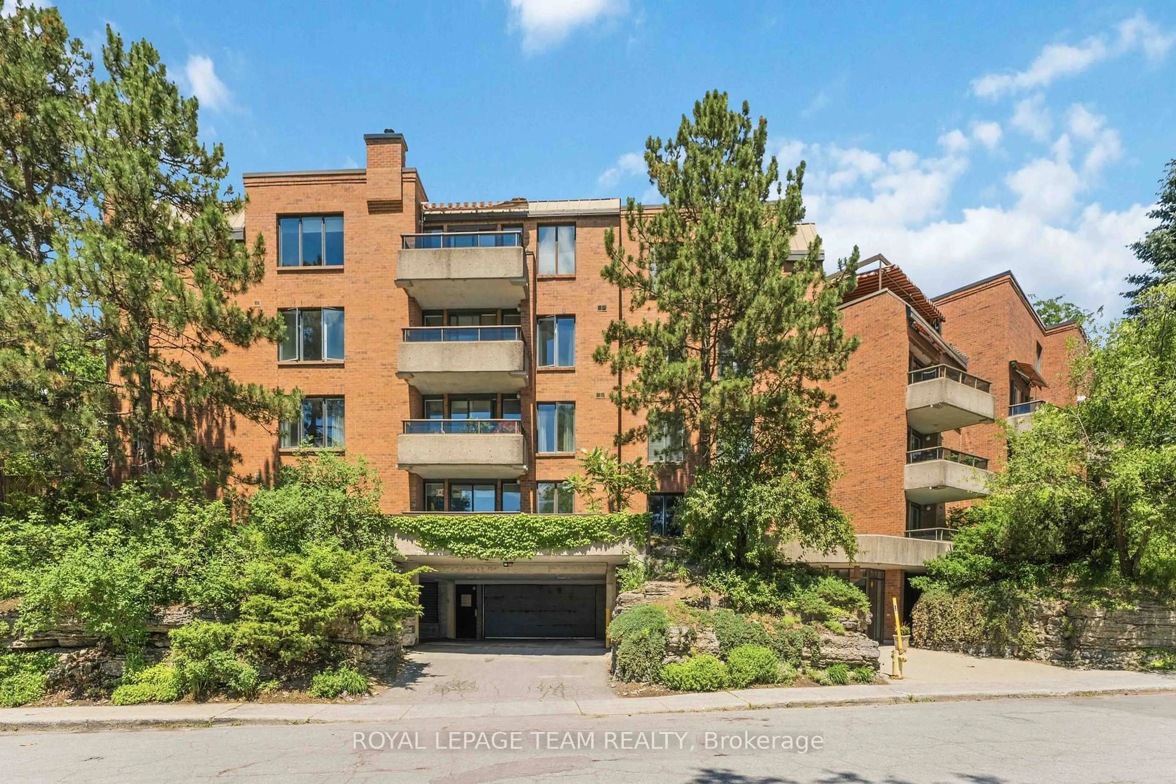 Unknown for 7 Kippewa Dr #301, Ottawa Ontario K1S 3G3