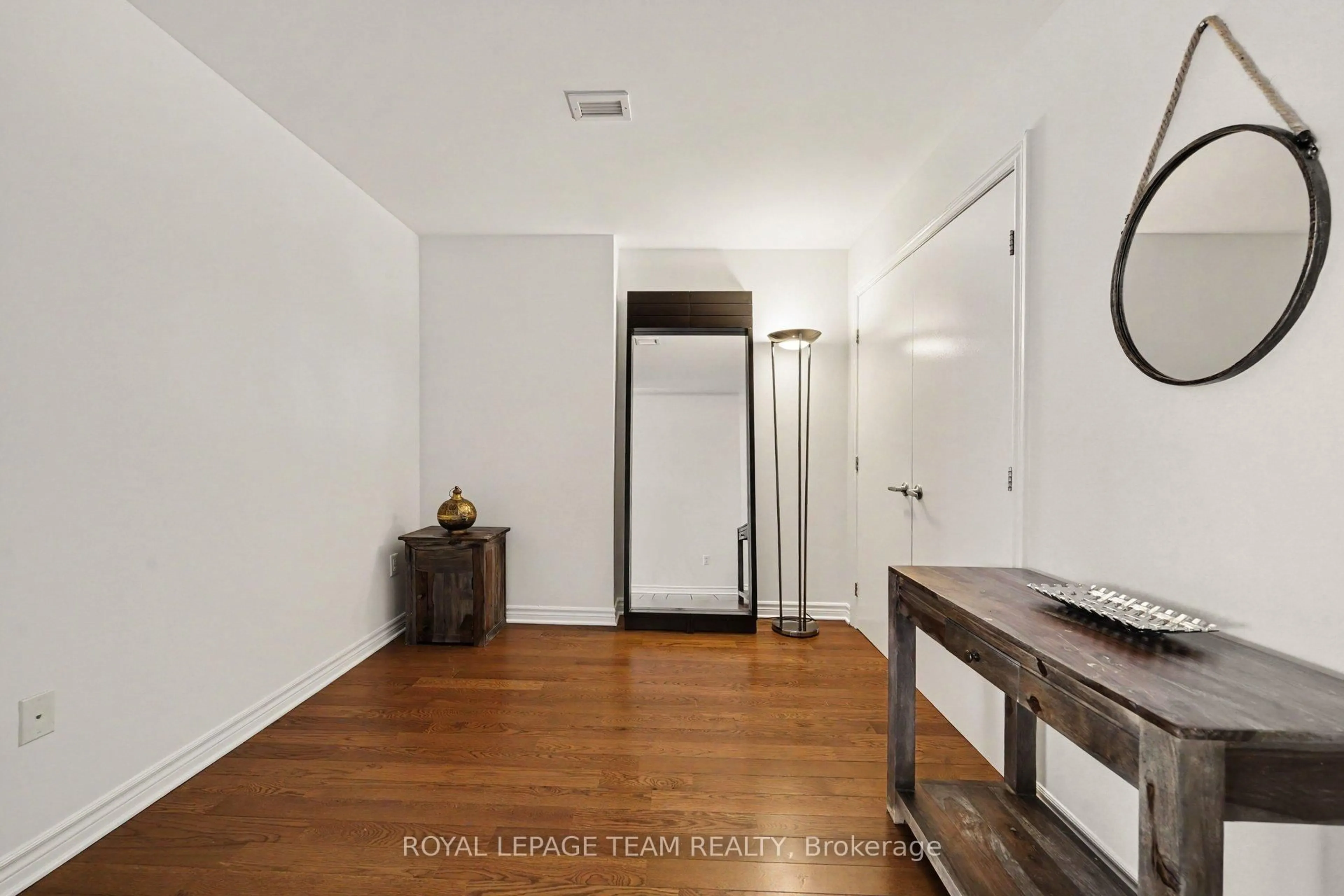 Unknown for 70 Landry St #1806, Ottawa Ontario K1L 0A8