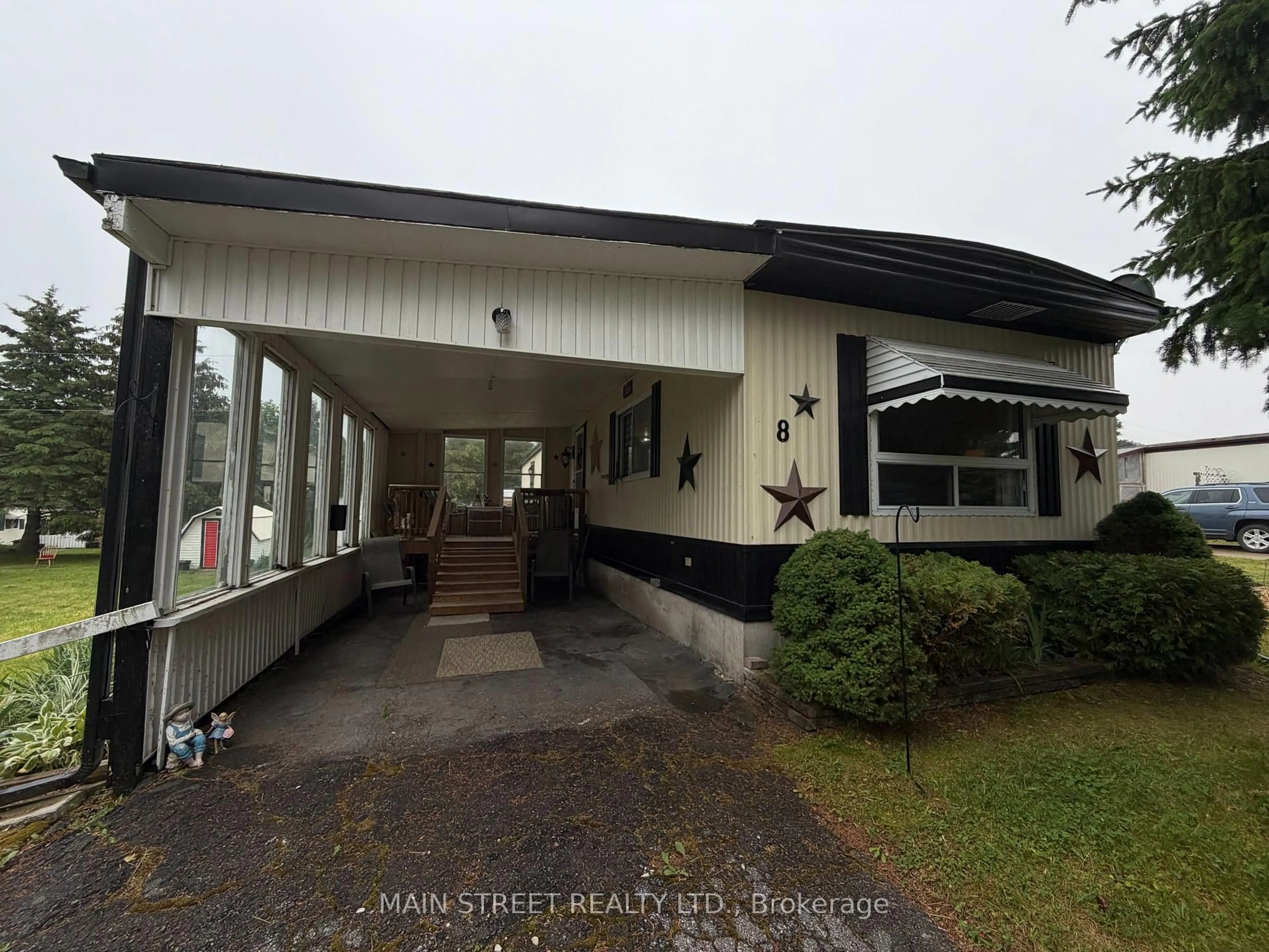 Home with vinyl exterior material, street for 8 Park Cres, Kawartha Lakes Ontario K9V 0H5