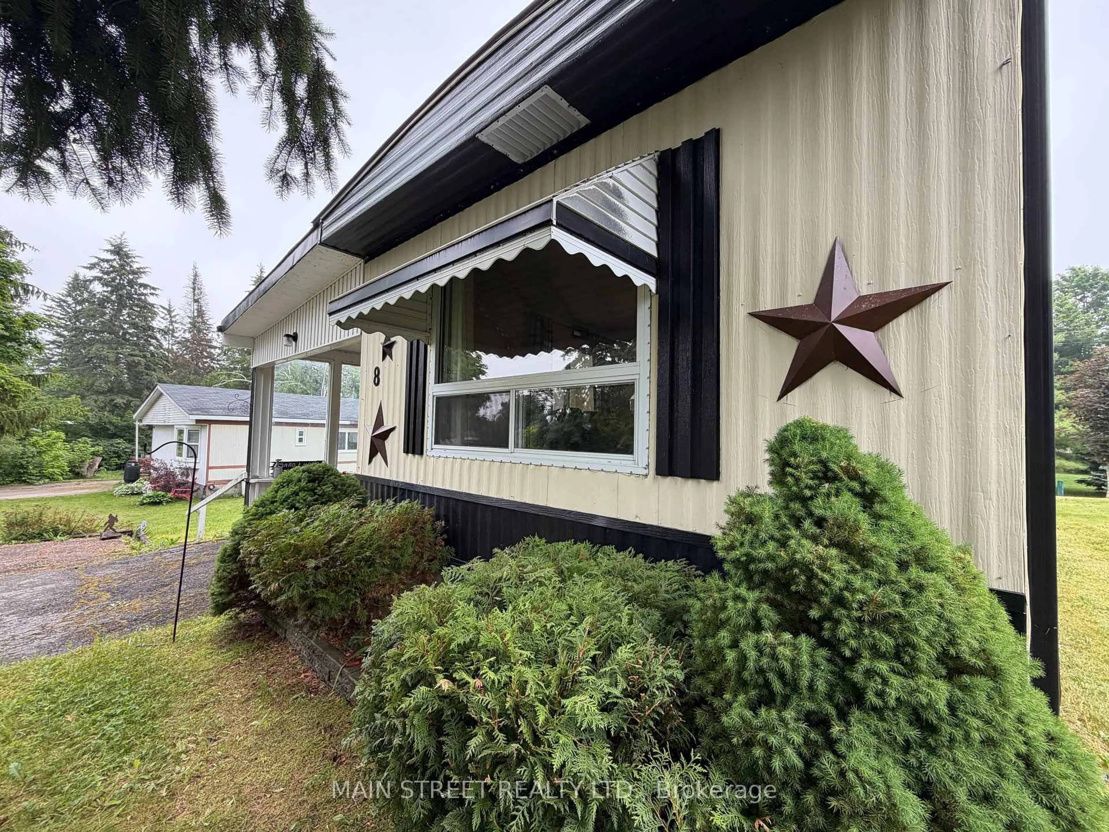 Home with vinyl exterior material, unknown for 8 Park Cres, Kawartha Lakes Ontario K9V 0H5