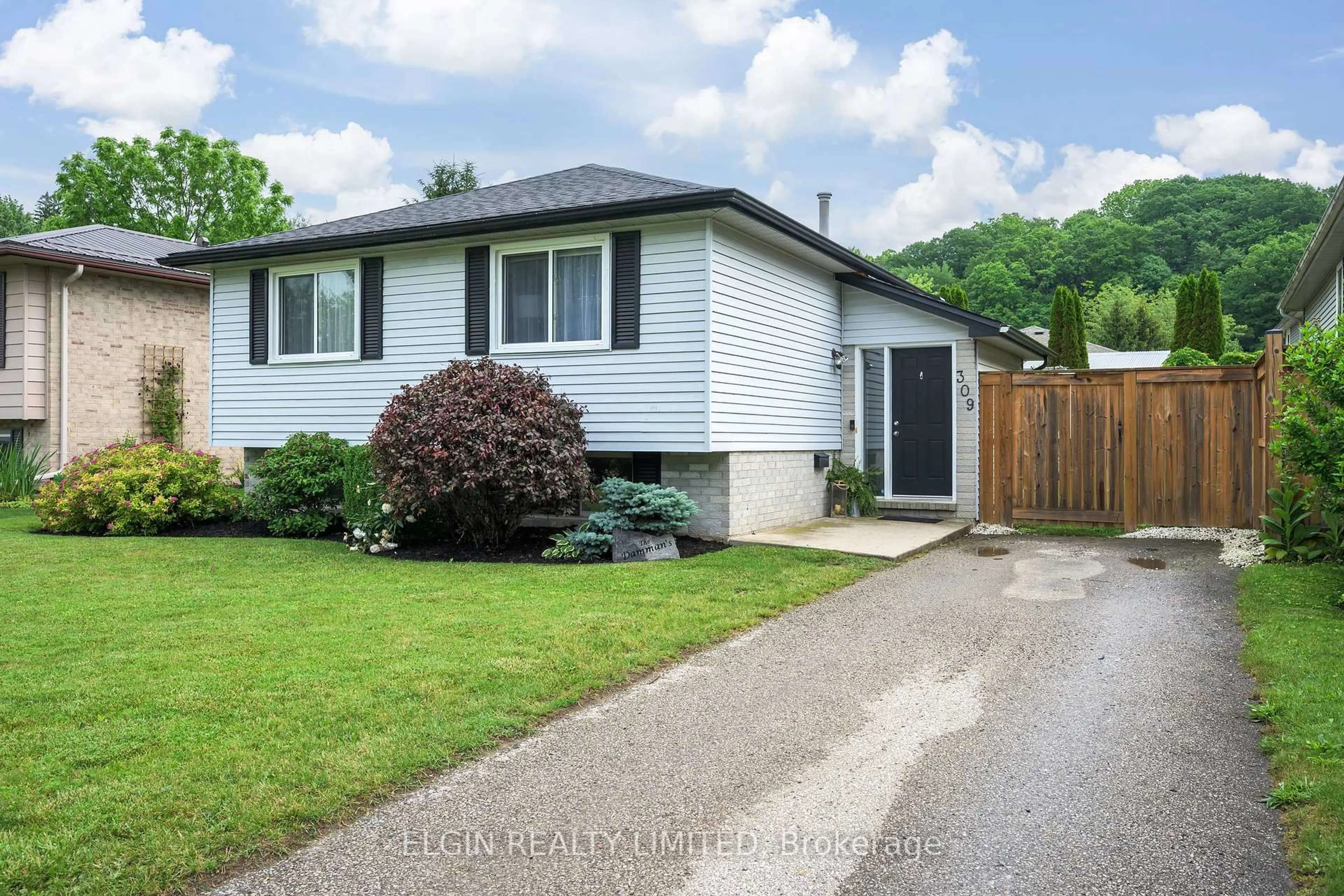 Home with vinyl exterior material, street for 309 Frances St, Central Elgin Ontario N5L 1B2
