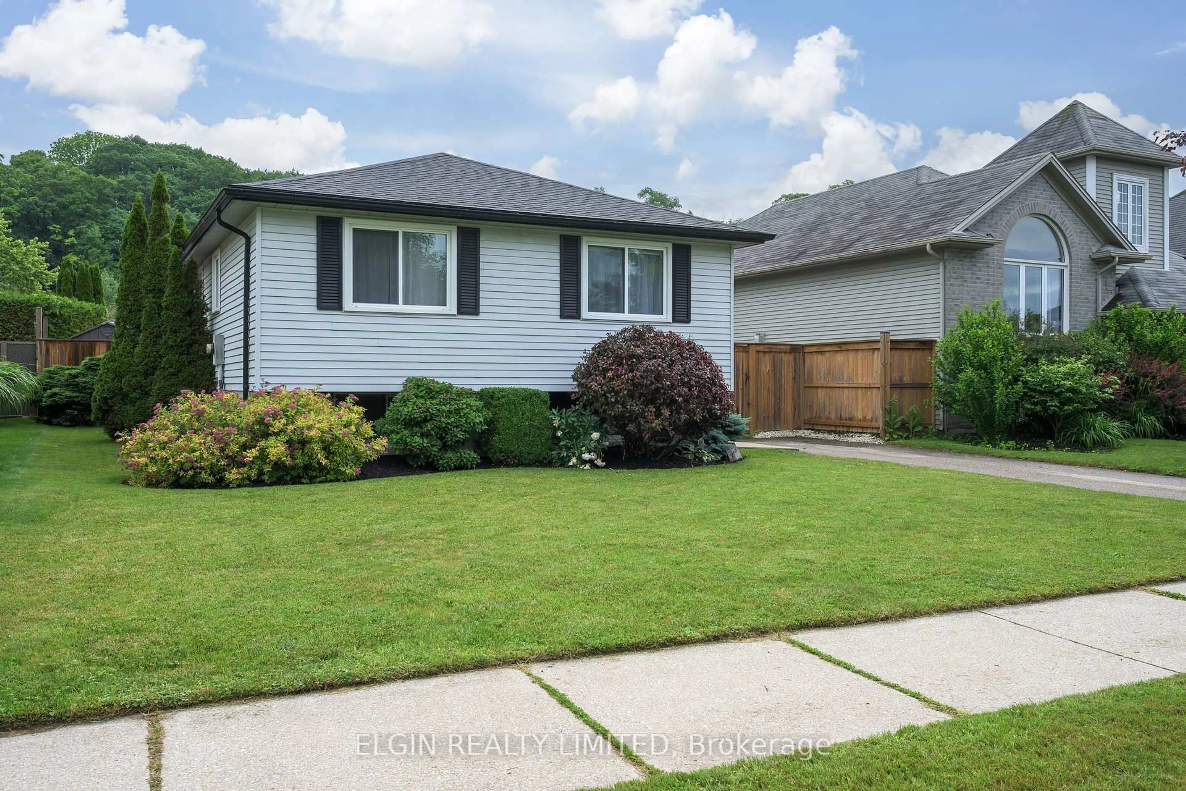 Home with vinyl exterior material, street for 309 Frances St, Central Elgin Ontario N5L 1B2