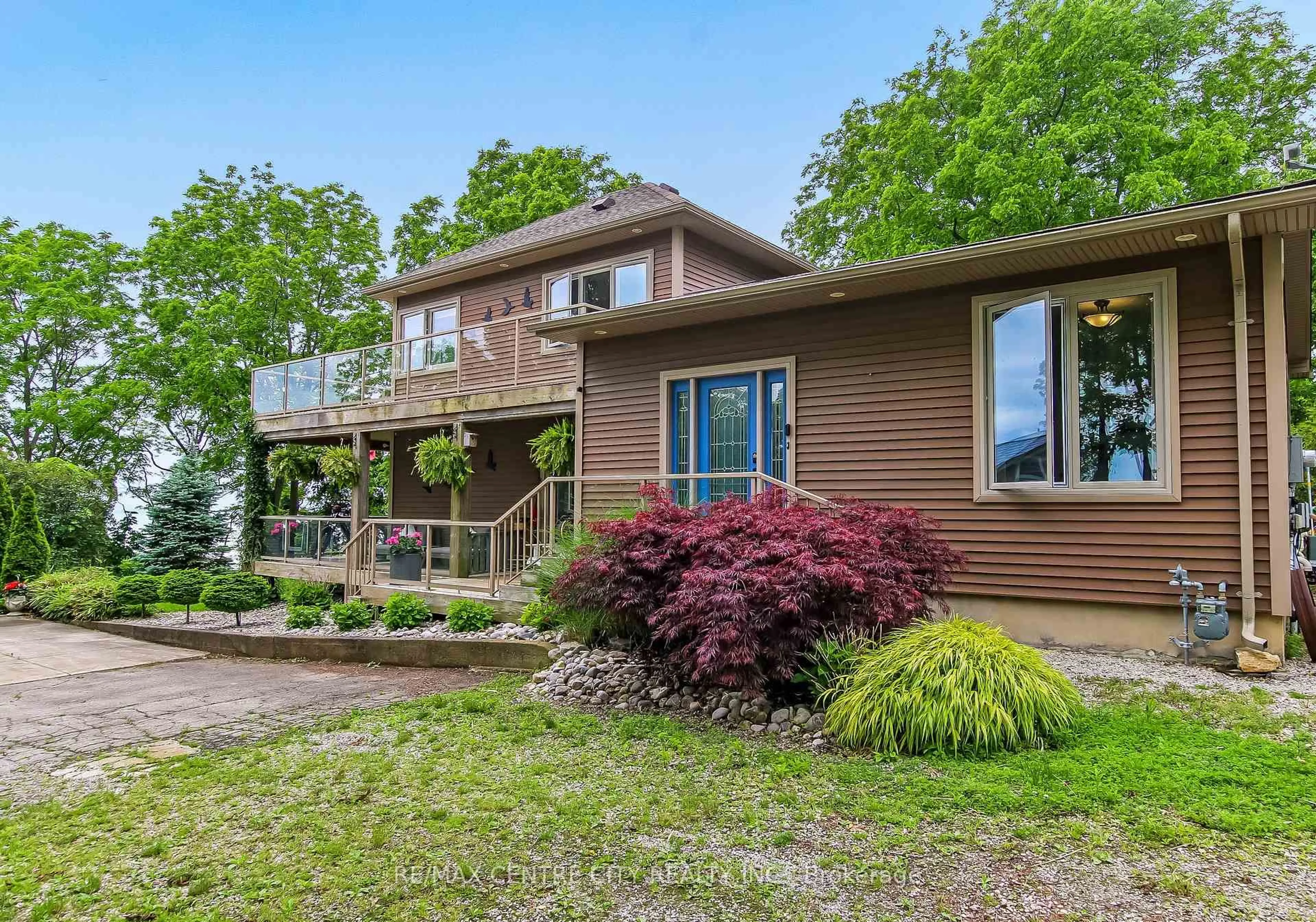 Home with vinyl exterior material, water/lake/river/ocean view for 136 Brayside St, Central Elgin Ontario N5L 1A2