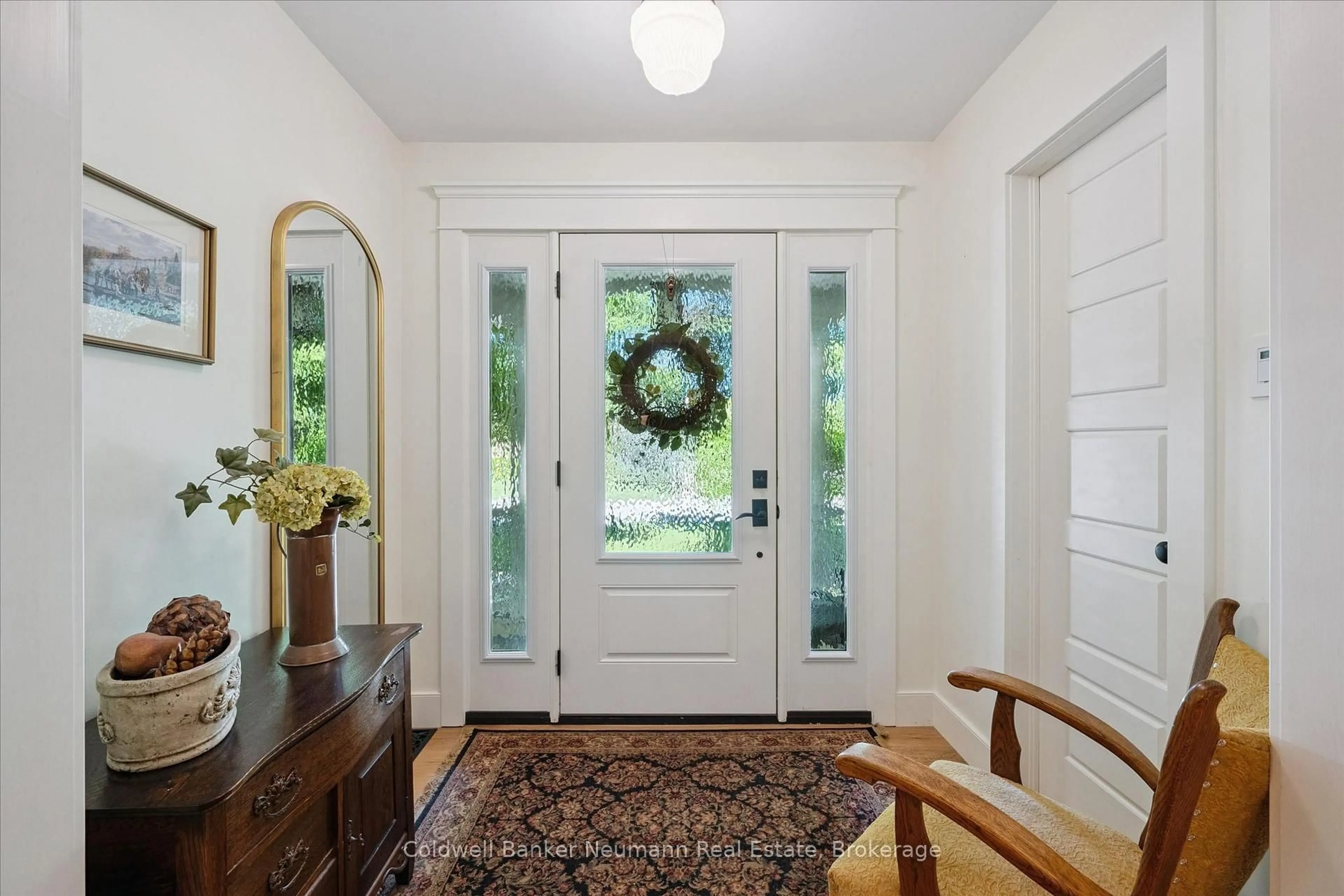 Indoor entryway for 35 Monticello Cres, Guelph Ontario N1G 2M1