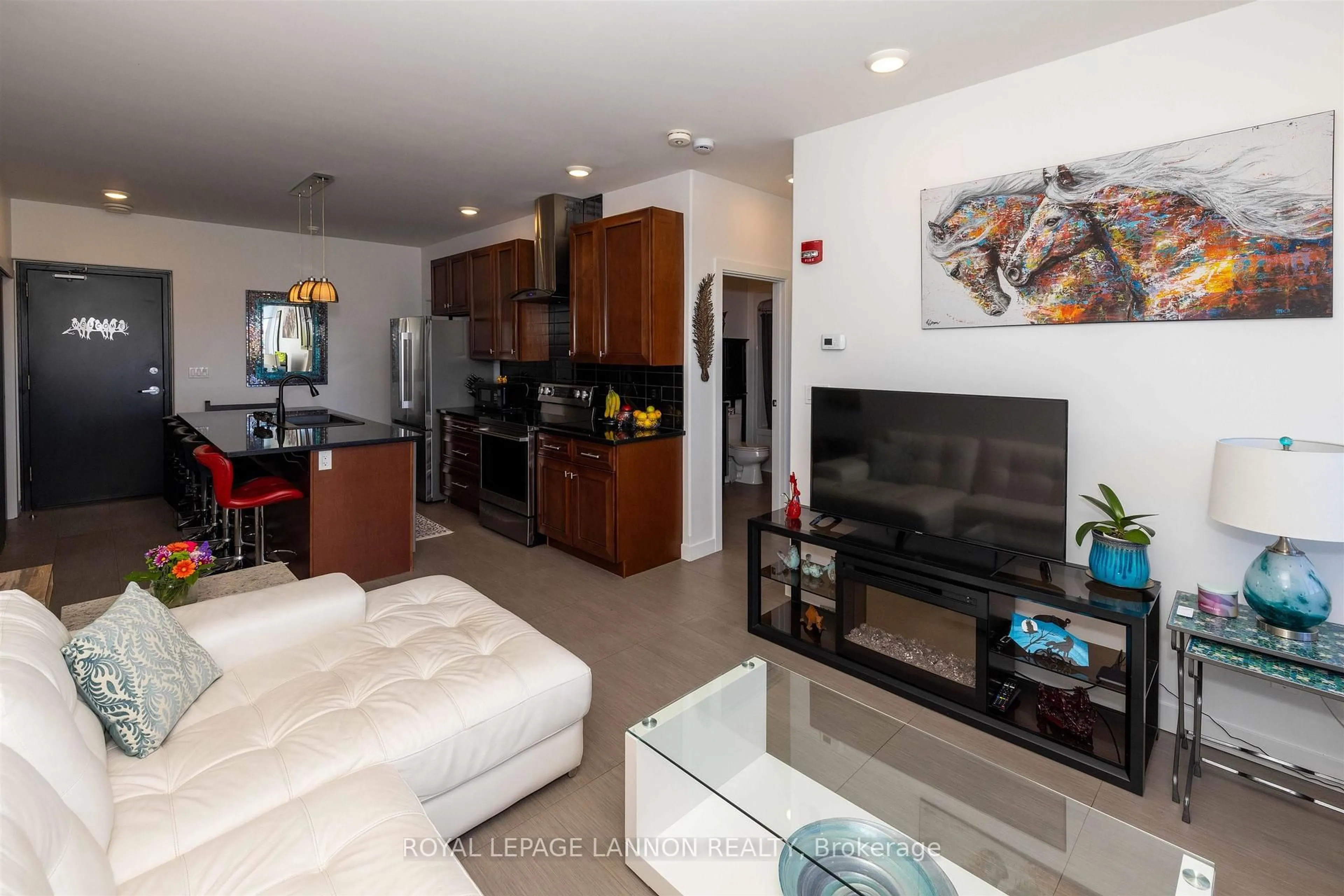 Open concept kitchen, ceramic/tile floor for 96 High St #1324, Thunder Bay Ontario P7A 5R3