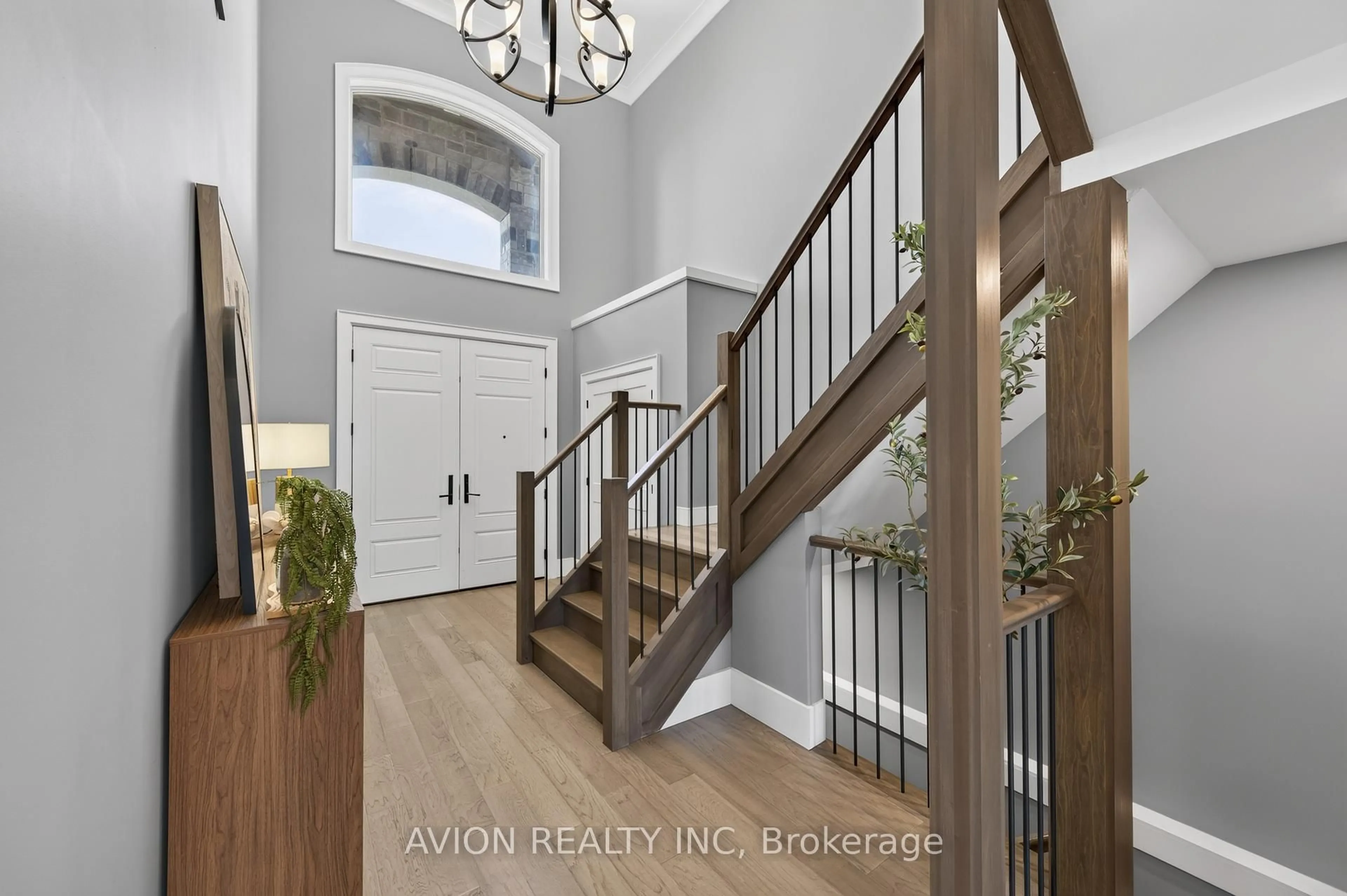 Indoor entryway for 1796 Brayford Ave, London South Ontario N6K 0H4