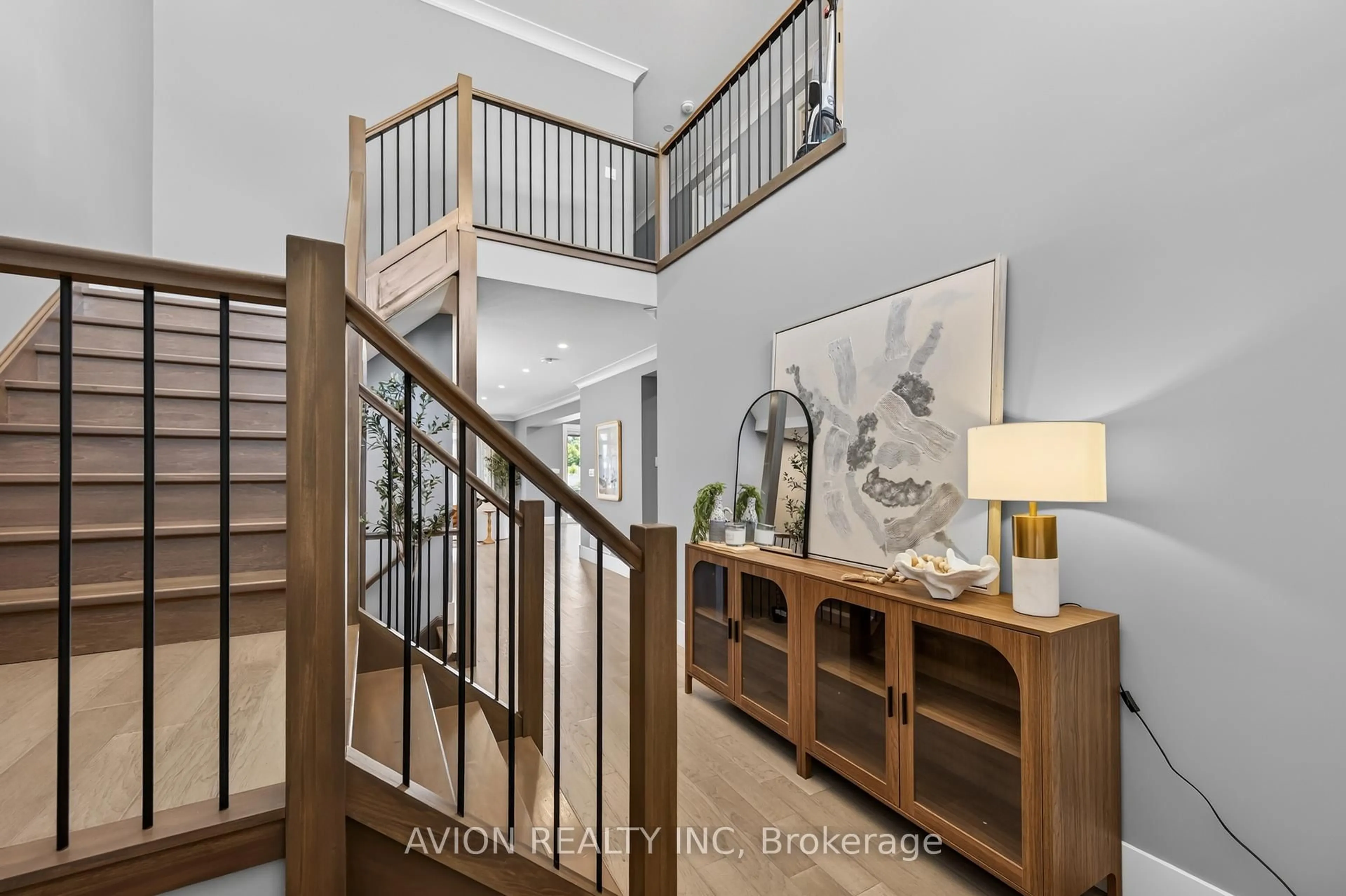 Indoor entryway for 1796 Brayford Ave, London South Ontario N6K 0H4