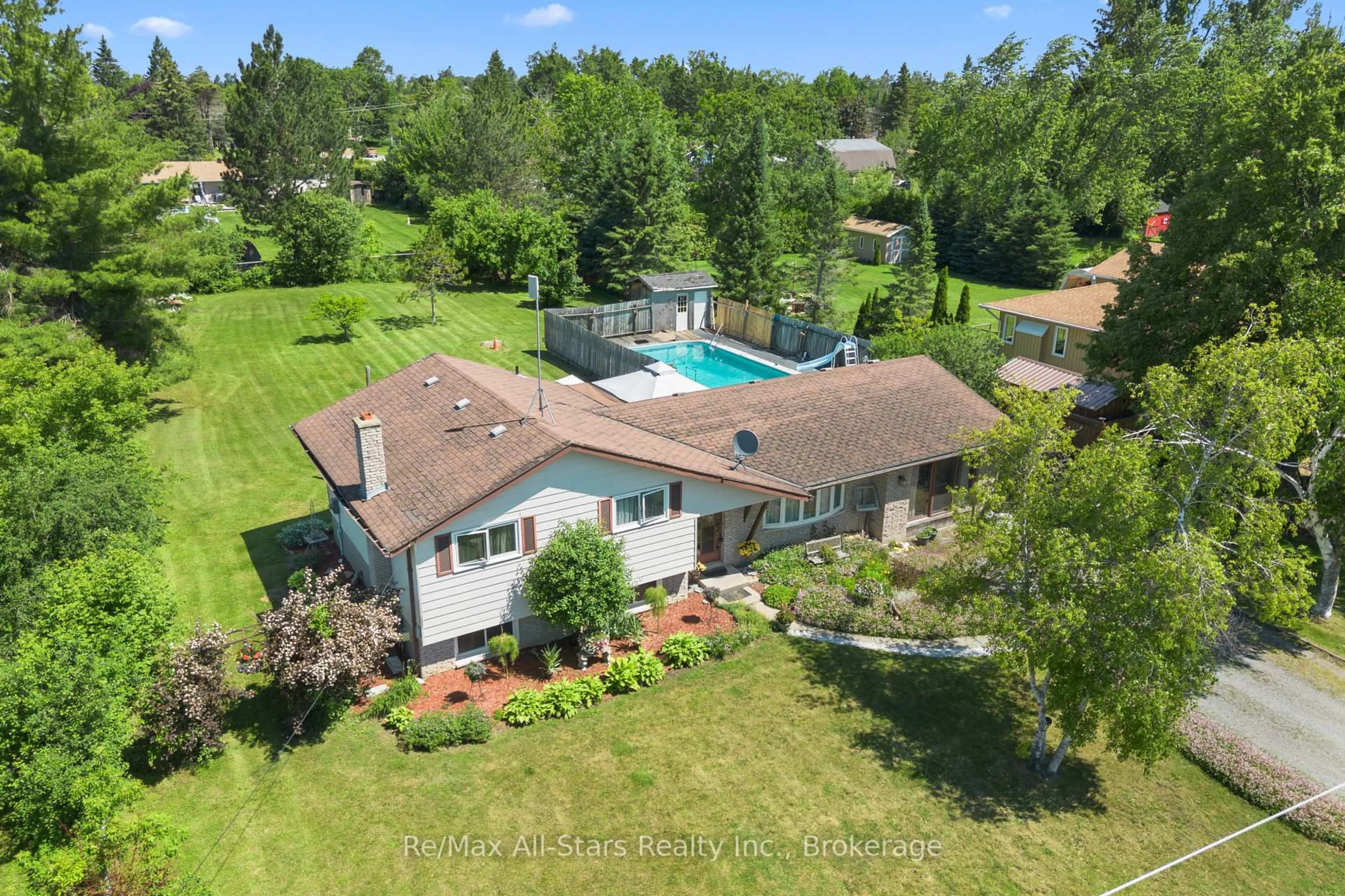 A pic from outside/outdoor area/front of a property/back of a property/a pic from drone, water/lake/river/ocean view for 19 Janet Dr, Kawartha Lakes Ontario L0B 1K0