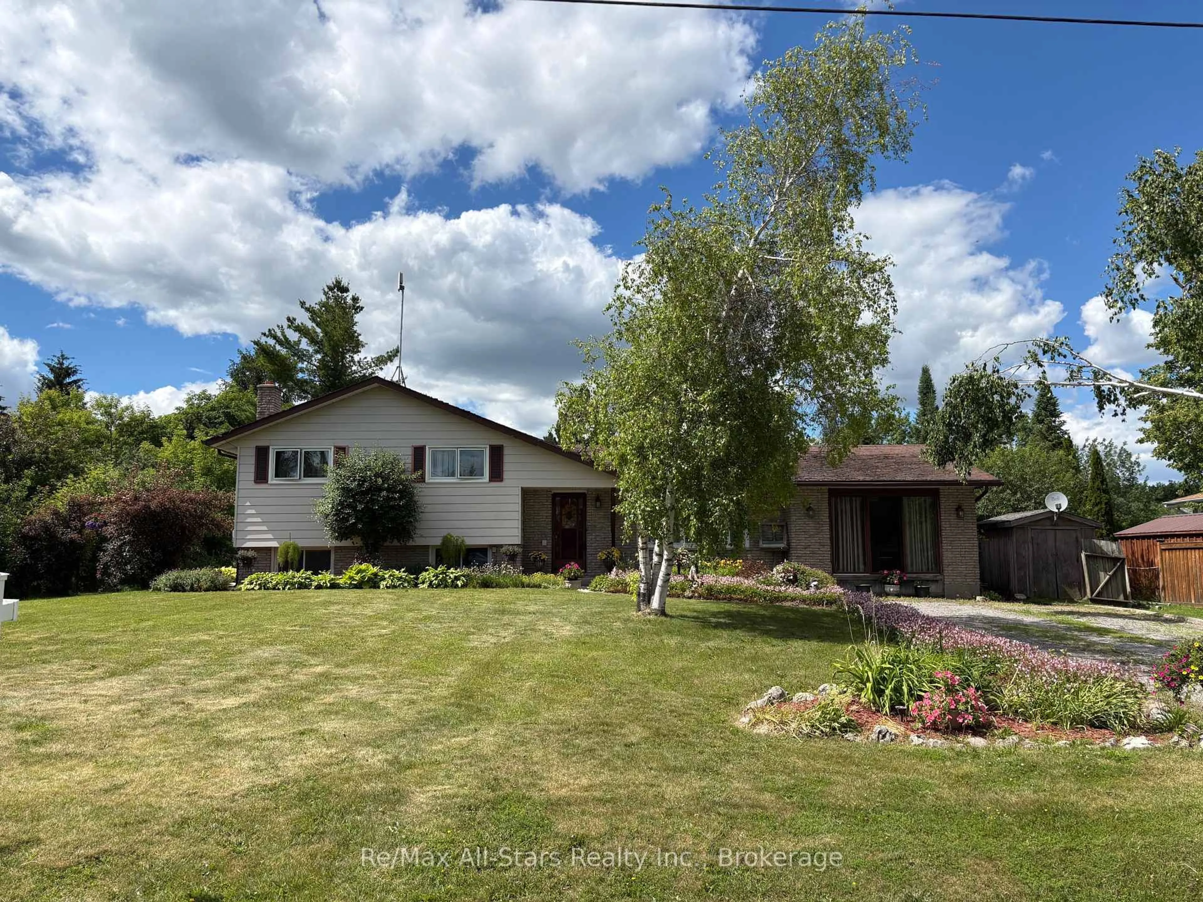 A pic from outside/outdoor area/front of a property/back of a property/a pic from drone, water/lake/river/ocean view for 19 Janet Dr, Kawartha Lakes Ontario L0B 1K0