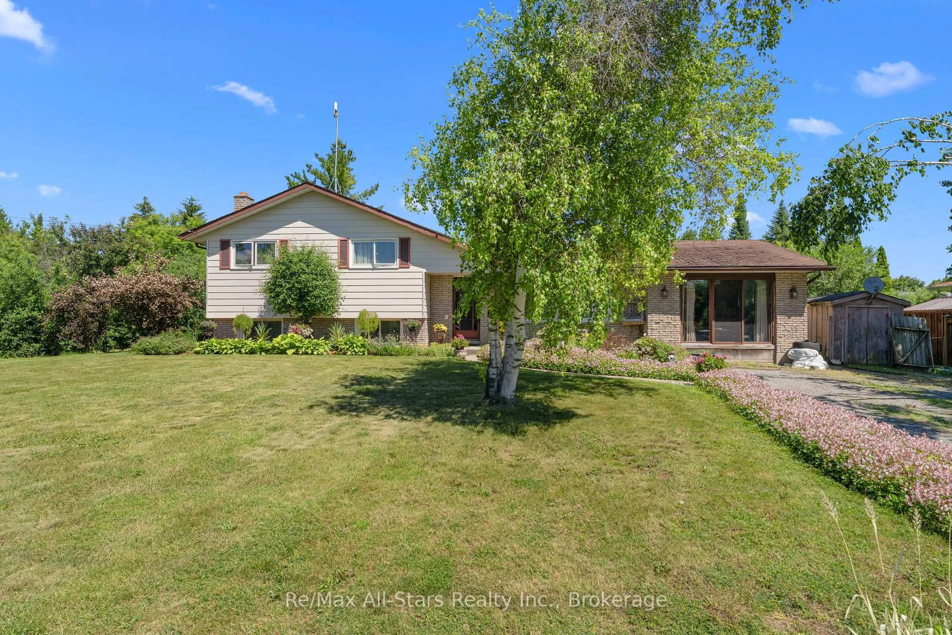 A pic from outside/outdoor area/front of a property/back of a property/a pic from drone, street for 19 Janet Dr, Kawartha Lakes Ontario L0B 1K0